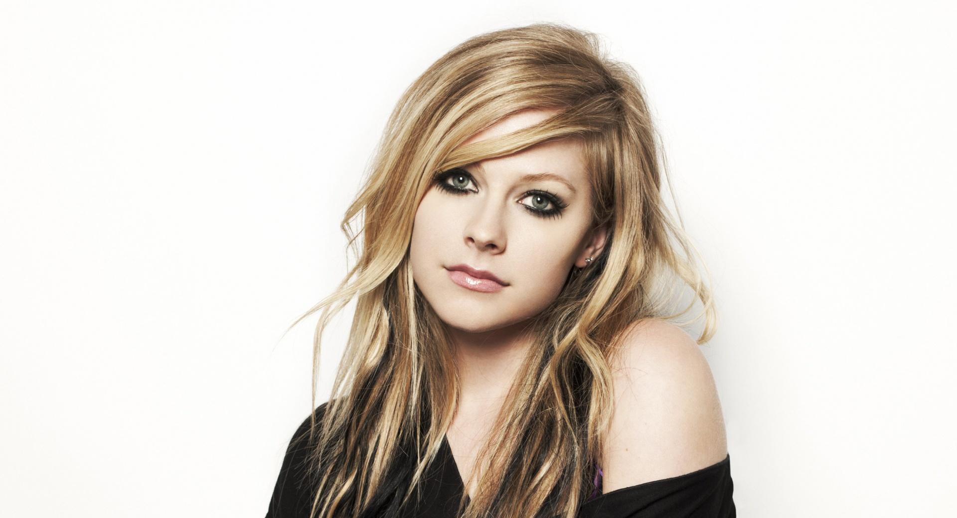 Avril Lavigne Goodbye Lullaby at 1024 x 768 size wallpapers HD quality