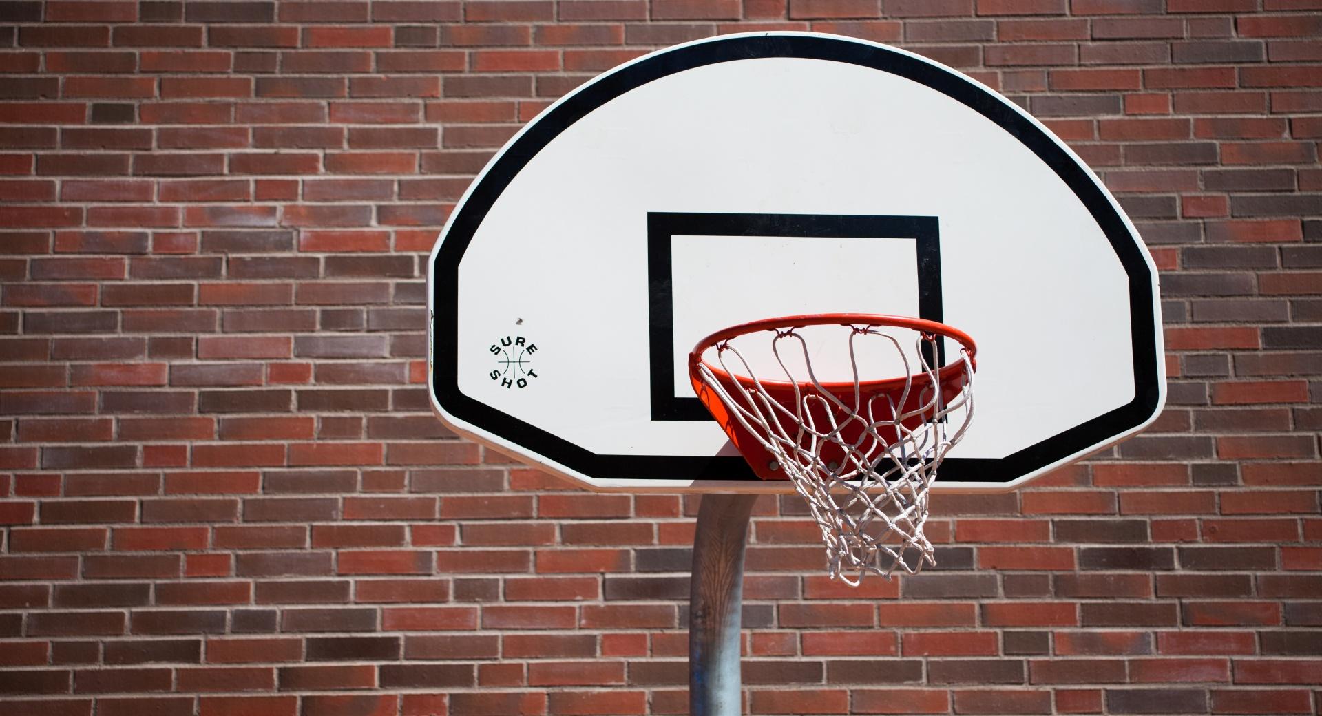 Basketball Hoop at 1152 x 864 size wallpapers HD quality