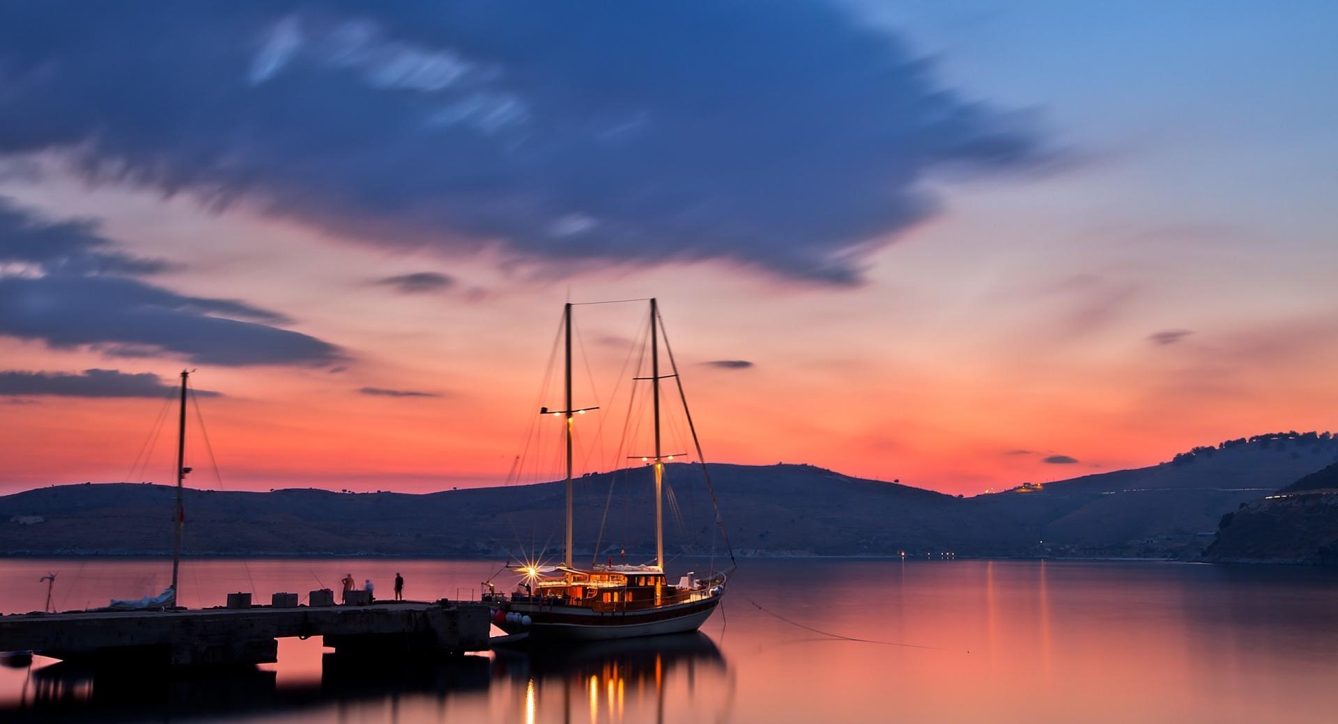 Boat At Sunset at 640 x 1136 iPhone 5 size wallpapers HD quality
