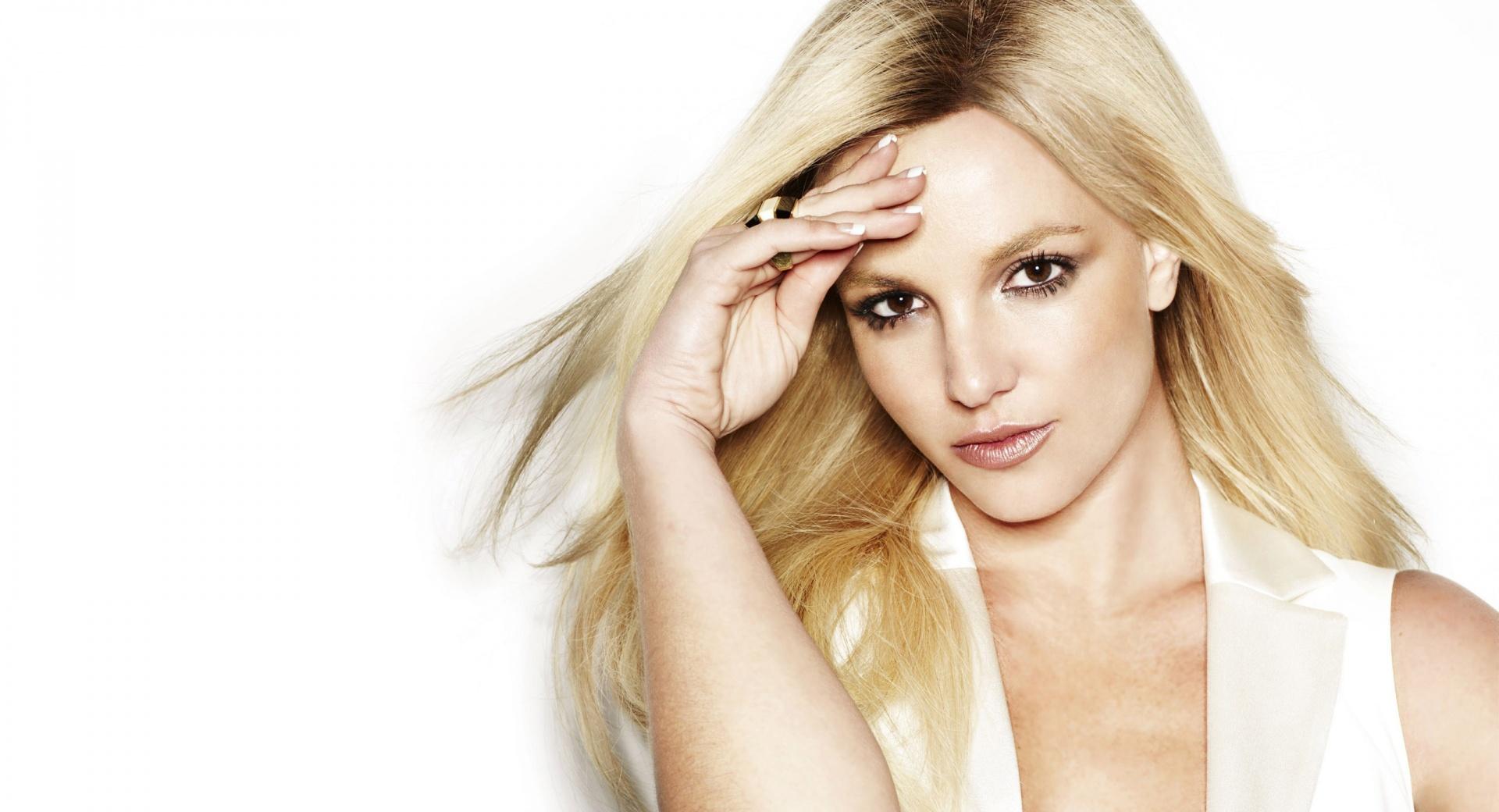 Britney Spears 2011 at 320 x 480 iPhone size wallpapers HD quality