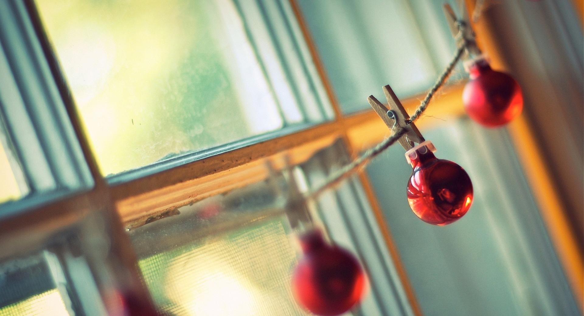 Christmas Balls Hanging at 640 x 1136 iPhone 5 size wallpapers HD quality