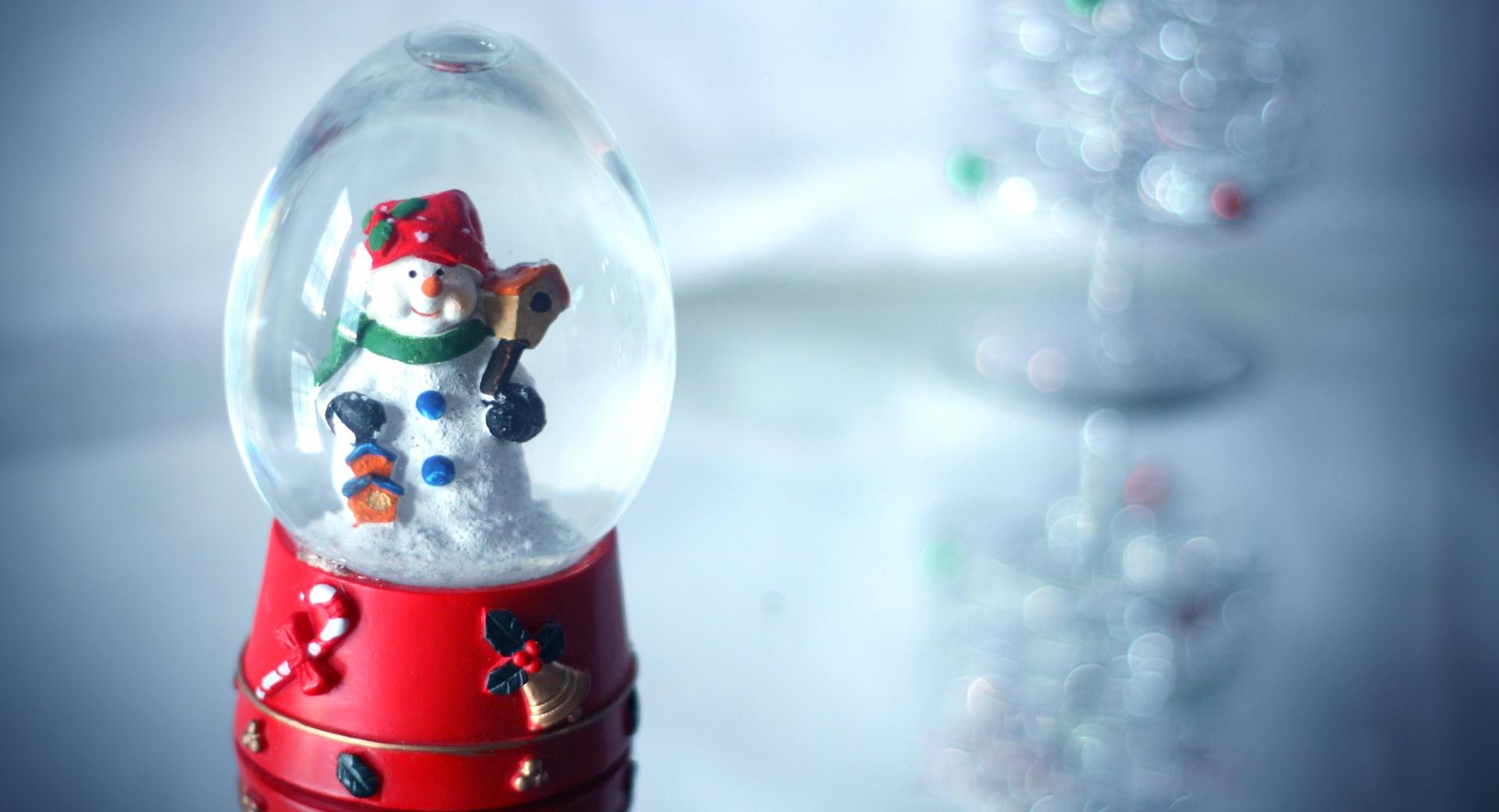 Christmas Glass Ball at 1024 x 768 size wallpapers HD quality