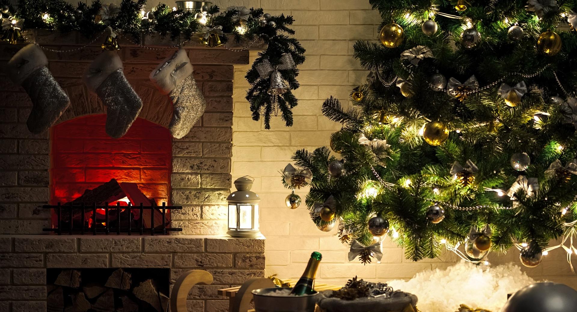 Christmas Home at 640 x 960 iPhone 4 size wallpapers HD quality
