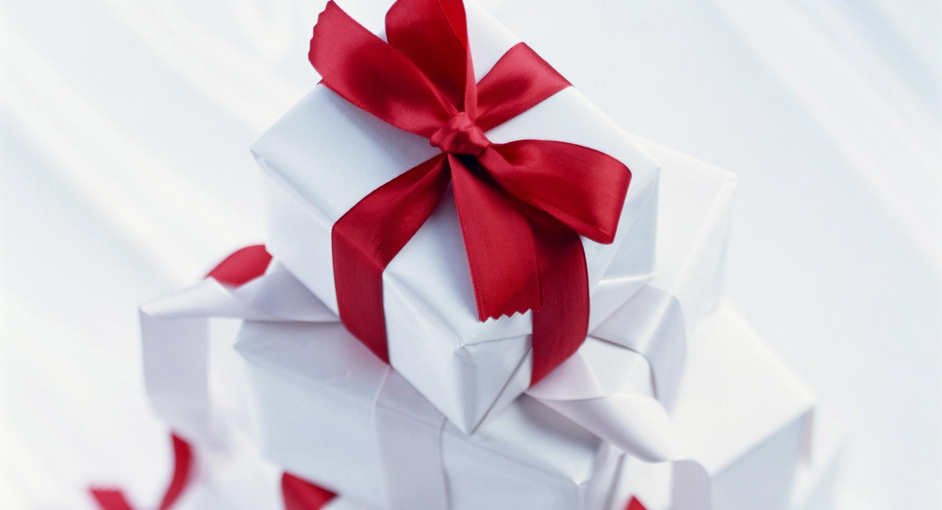 Christmas Presents 2011 at 1024 x 1024 iPad size wallpapers HD quality