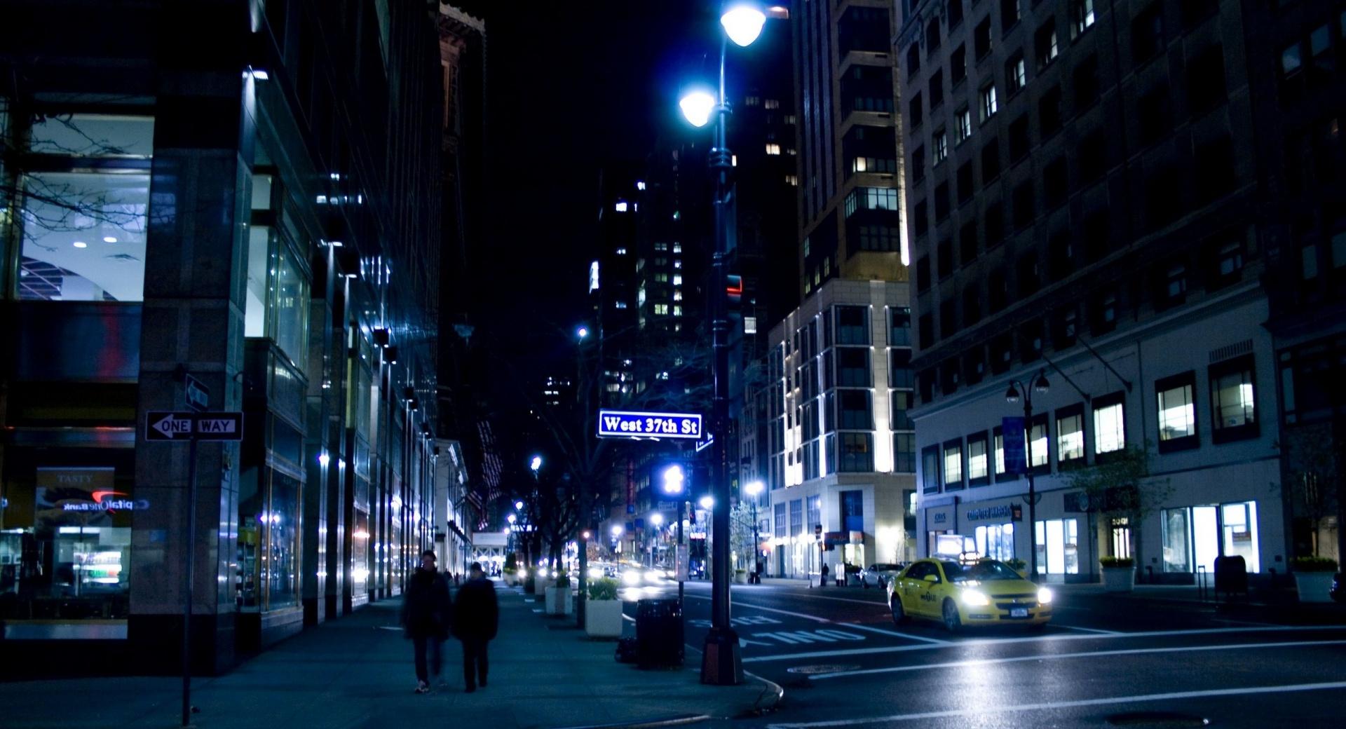 City Street Night at 640 x 960 iPhone 4 size wallpapers HD quality