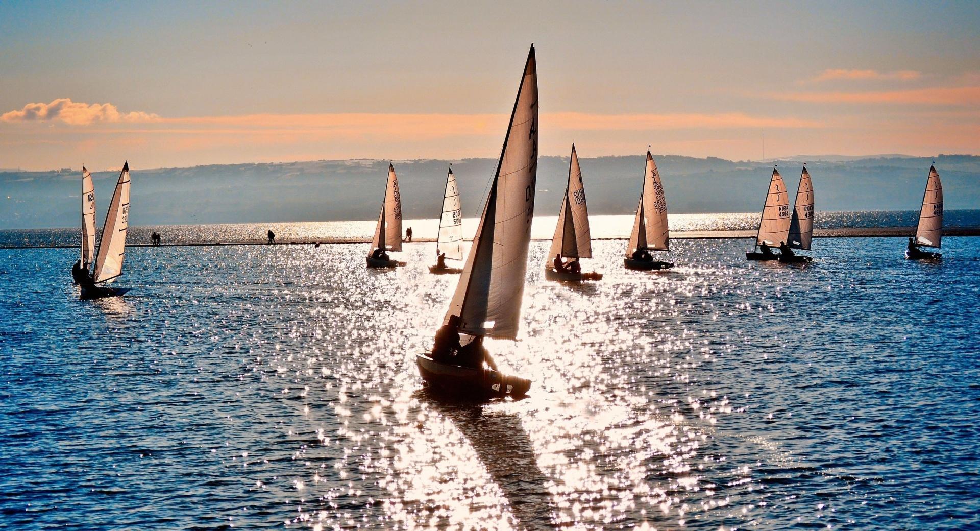 Dinghy Sailing at 640 x 960 iPhone 4 size wallpapers HD quality