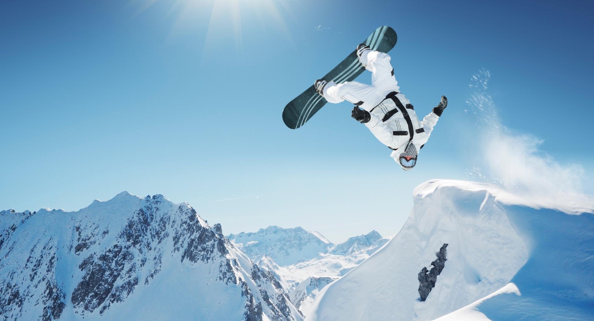 Extreme Snowboarding at 640 x 960 iPhone 4 size wallpapers HD quality