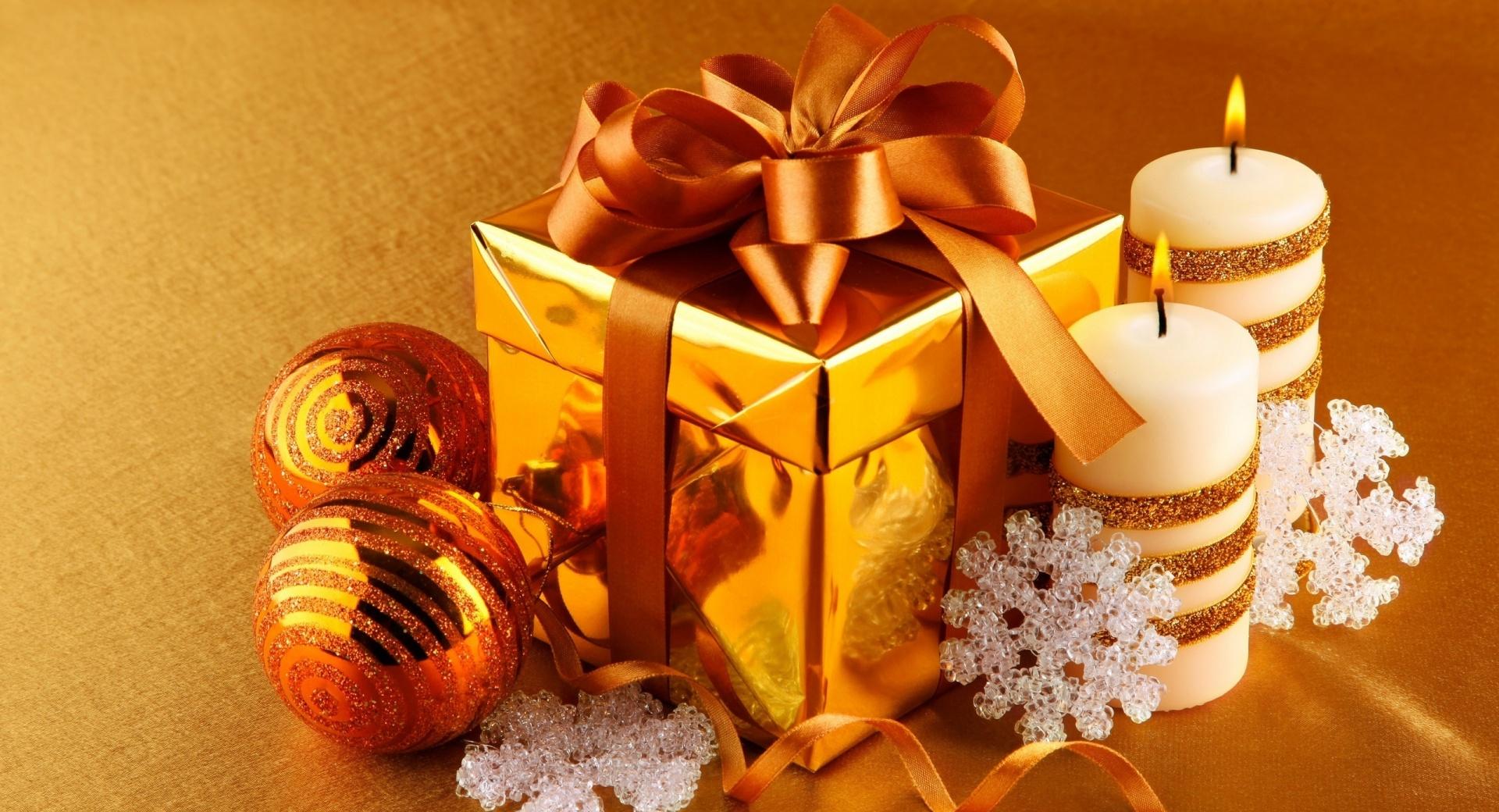 Golden Present Box at 1152 x 864 size wallpapers HD quality