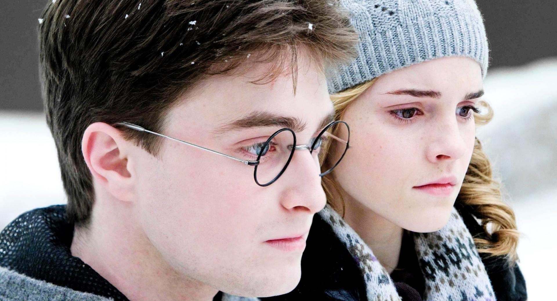 Harry Potter And Hermione at 1600 x 1200 size wallpapers HD quality