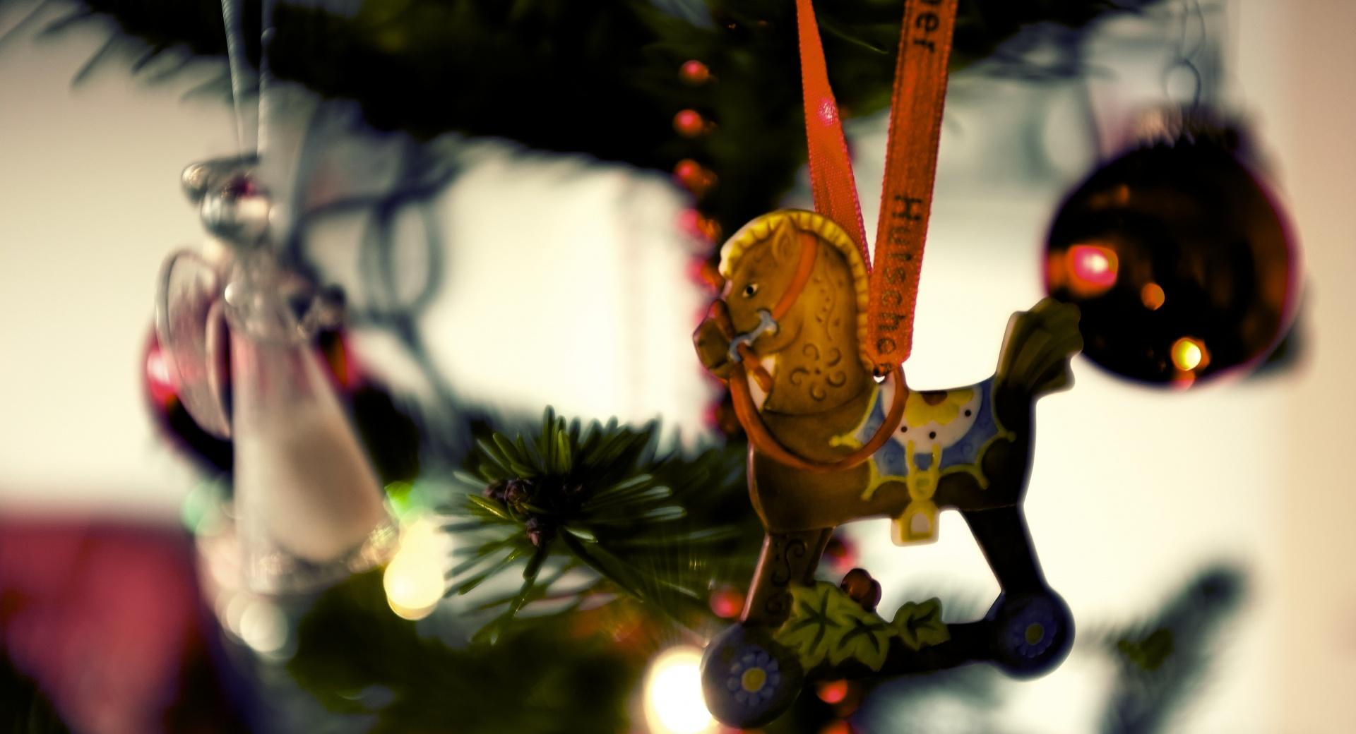 Horse Christmas Tree Decoration at 1152 x 864 size wallpapers HD quality