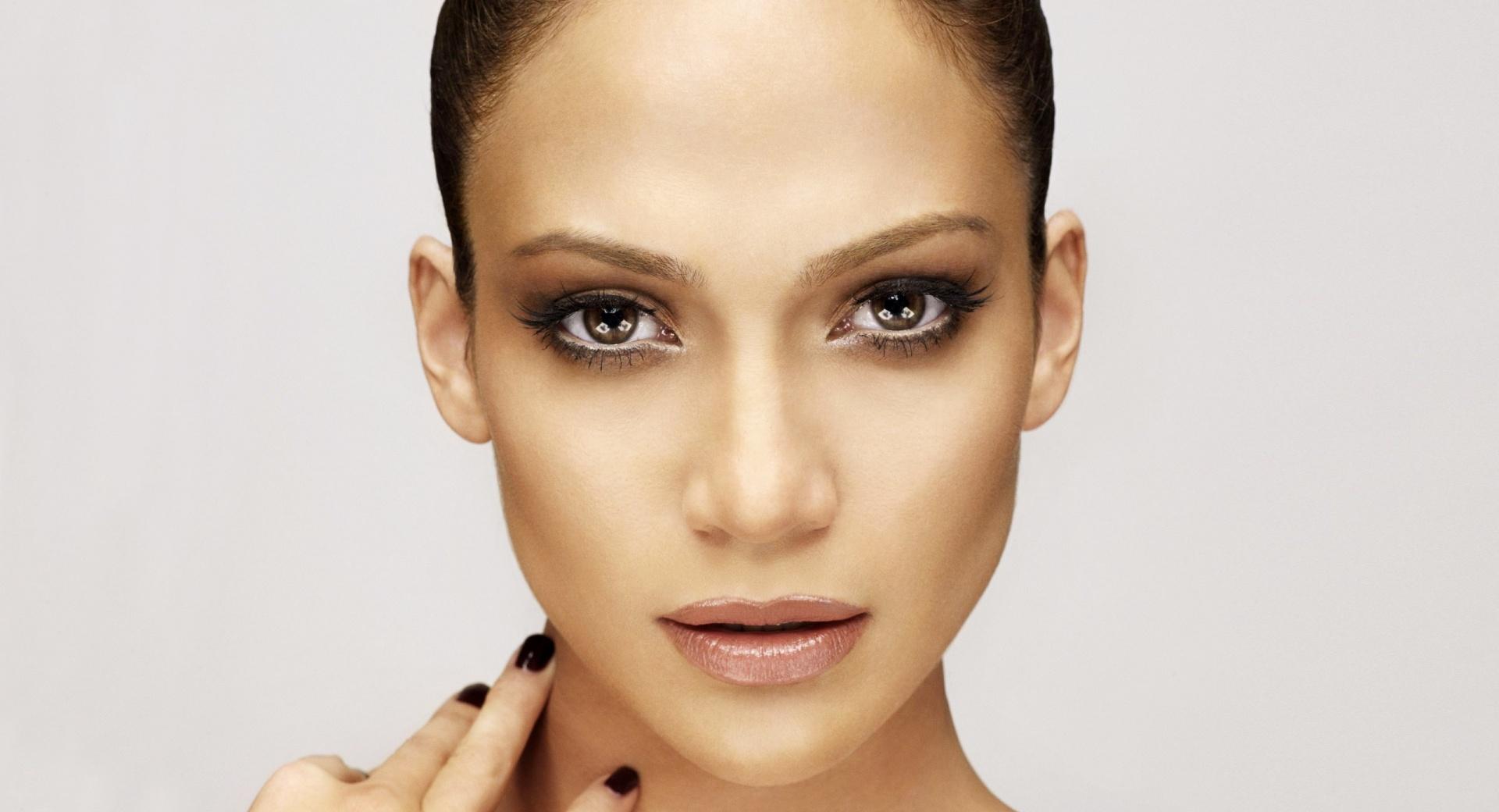 Jennifer Lopez Portrait at 1024 x 768 size wallpapers HD quality