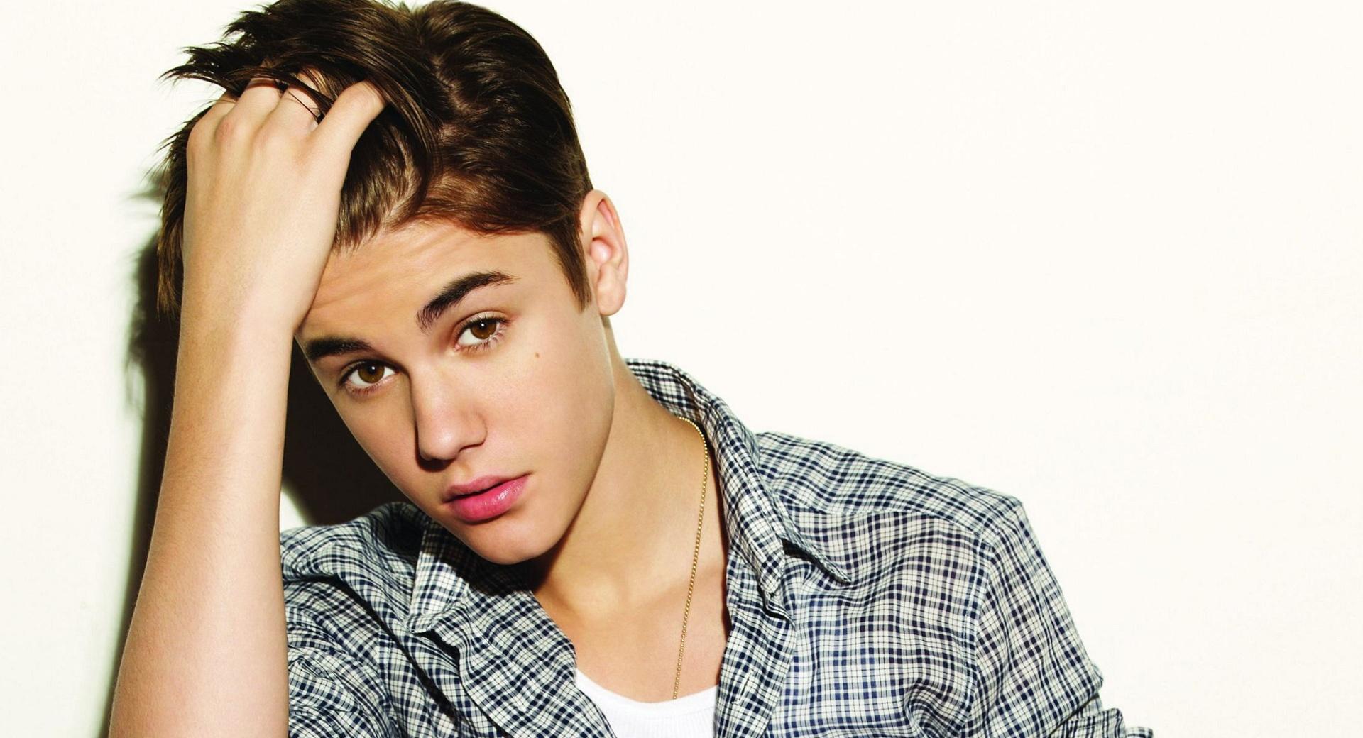 Justin Bieber - Boyfriend at 1600 x 1200 size wallpapers HD quality