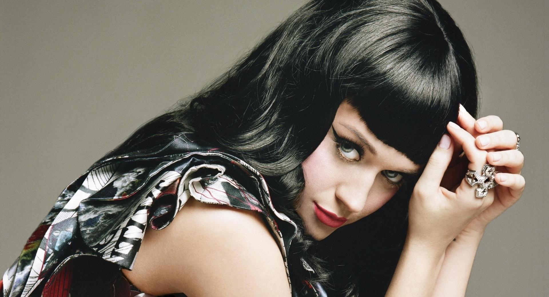 Katy Perry With Bangs at 320 x 480 iPhone size wallpapers HD quality
