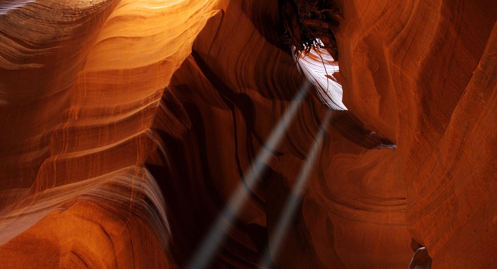 Light Beams In Arizona Canyons at 1600 x 1200 size wallpapers HD quality
