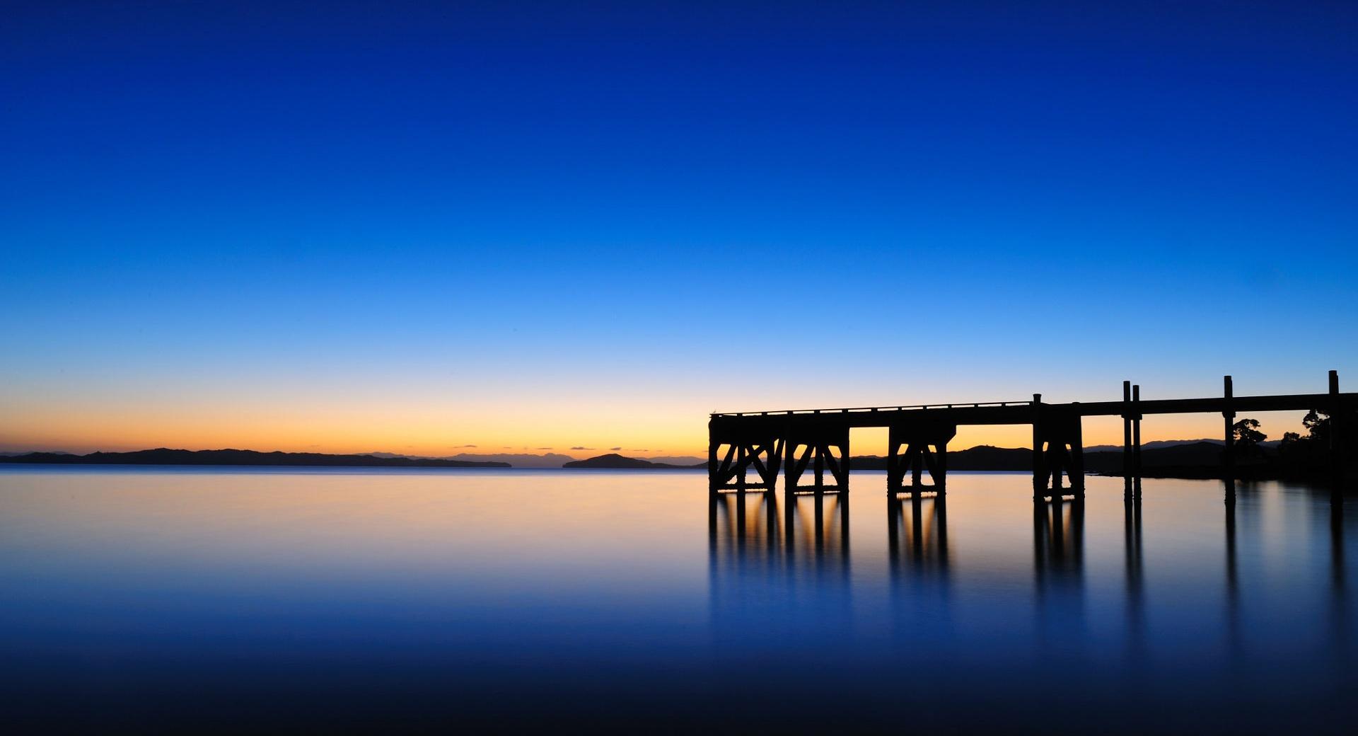 Maraetai Before Sunrise at 320 x 480 iPhone size wallpapers HD quality