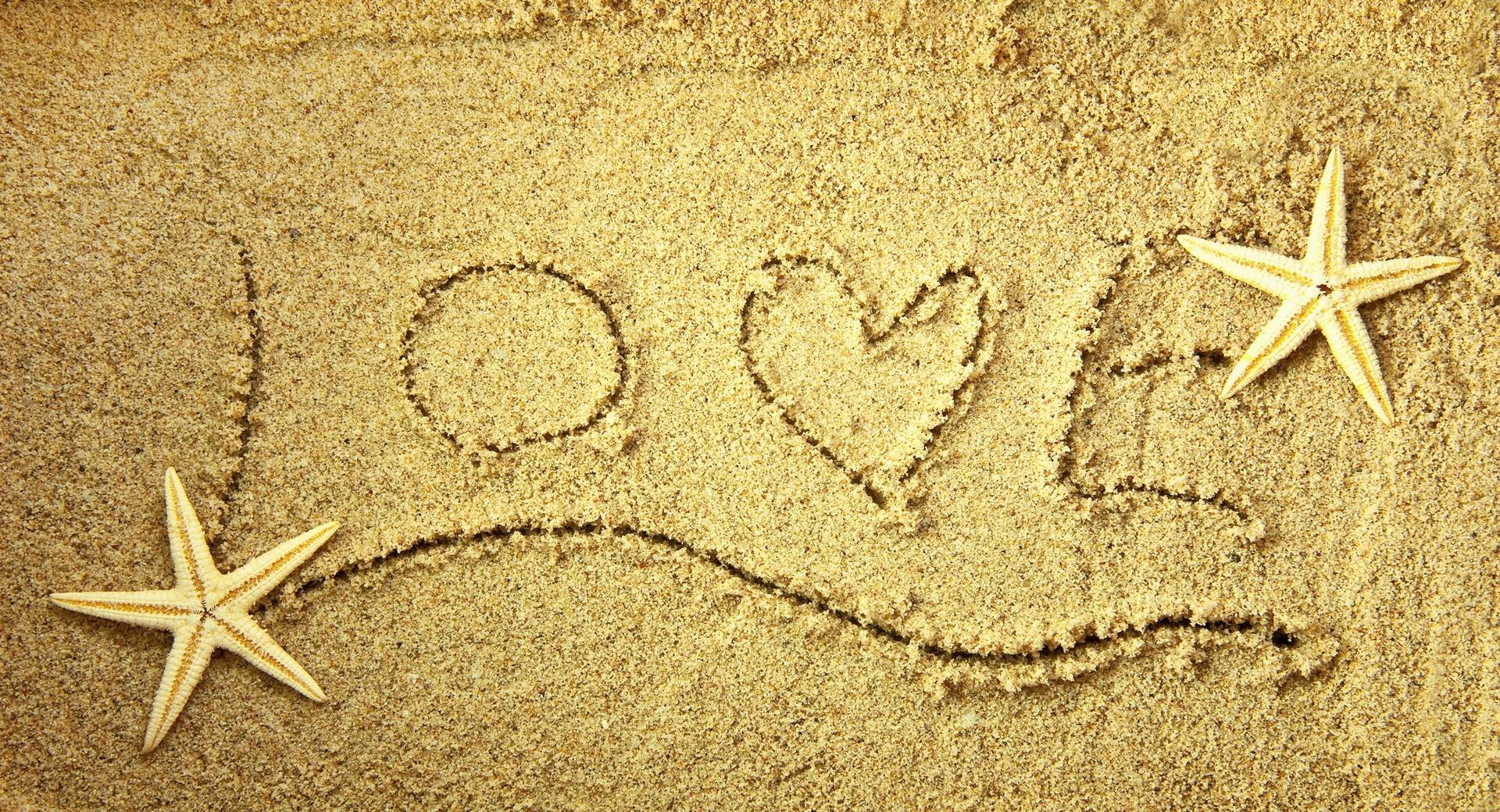 Message in the Sand at 1152 x 864 size wallpapers HD quality