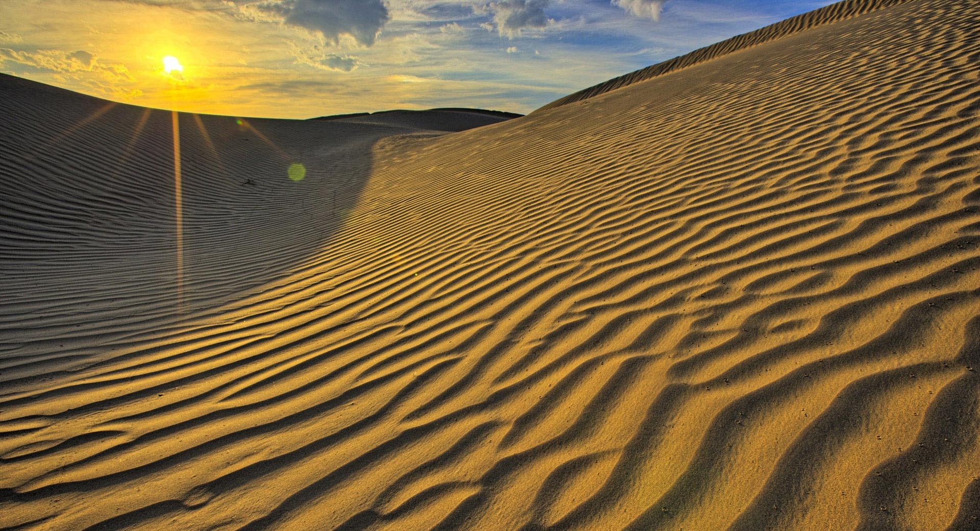 Mighty Desert at 640 x 960 iPhone 4 size wallpapers HD quality