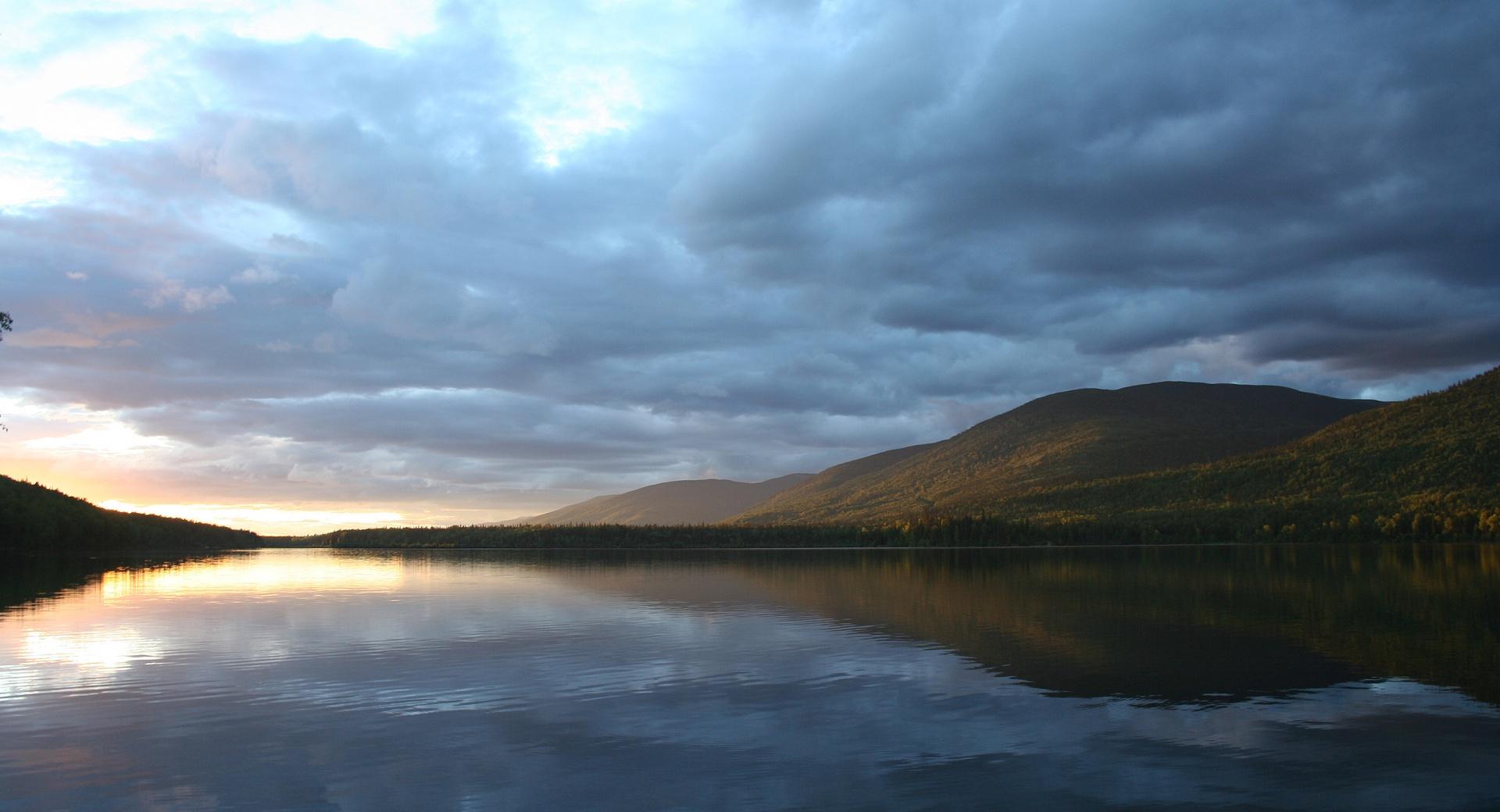 Morfee Lake, Mackenzie, British Columbia, Canada at 1600 x 1200 size wallpapers HD quality