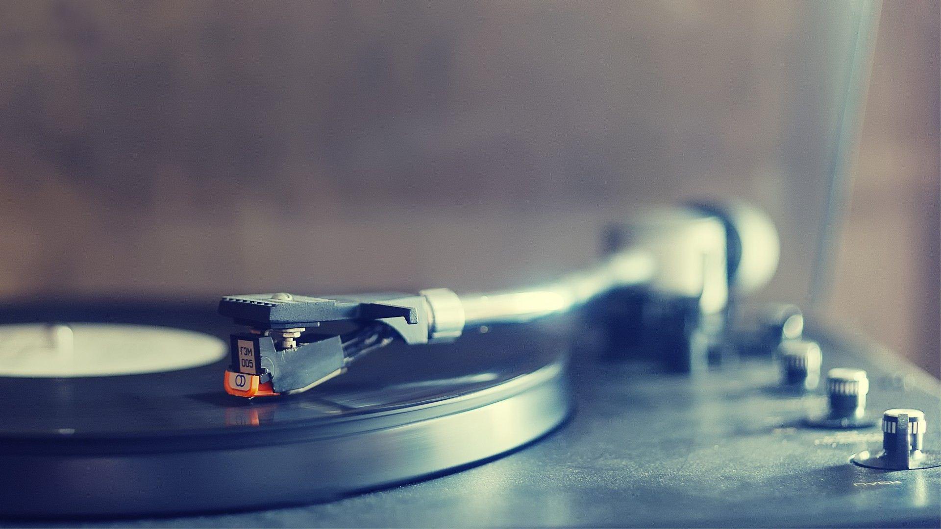 Phonograph at 1024 x 1024 iPad size wallpapers HD quality