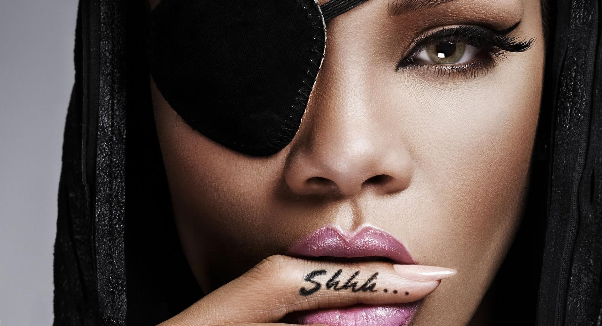 Pirate Rihanna at 320 x 480 iPhone size wallpapers HD quality