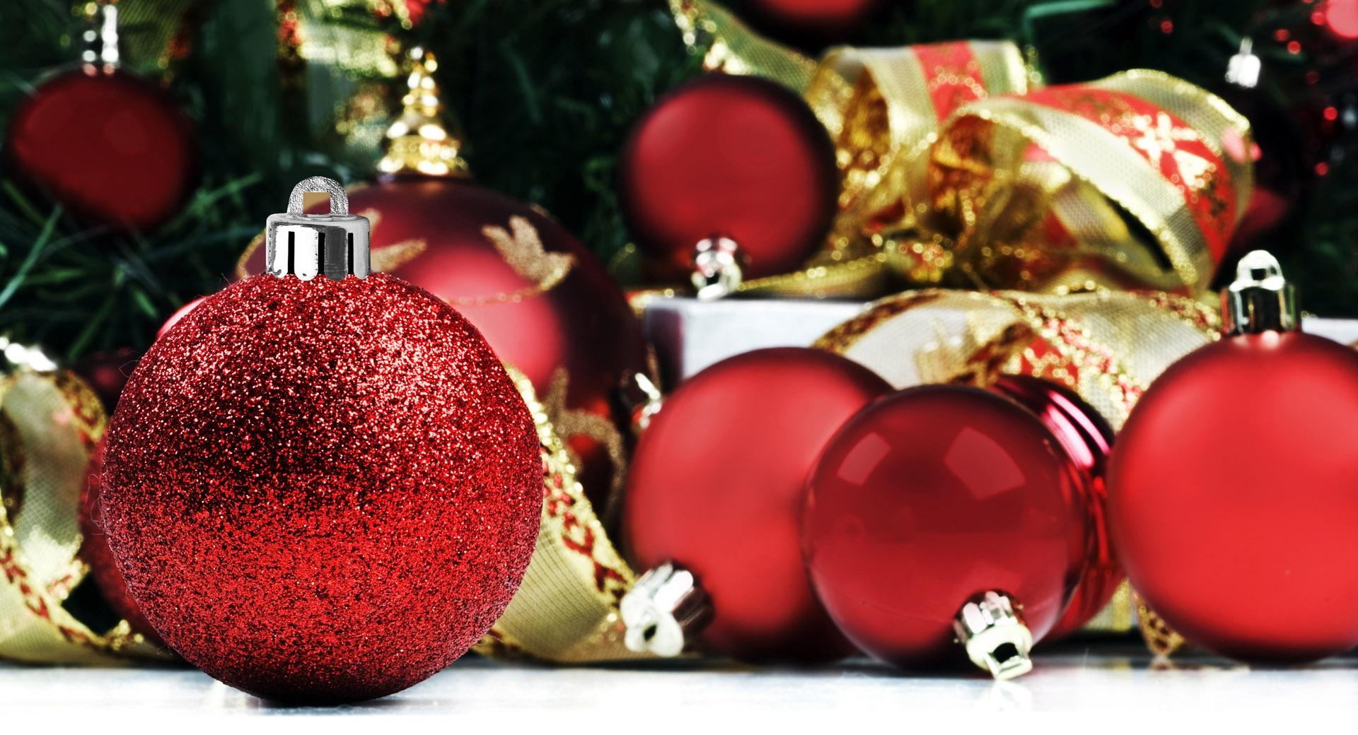 Red Christmas Balls wallpapers HD quality