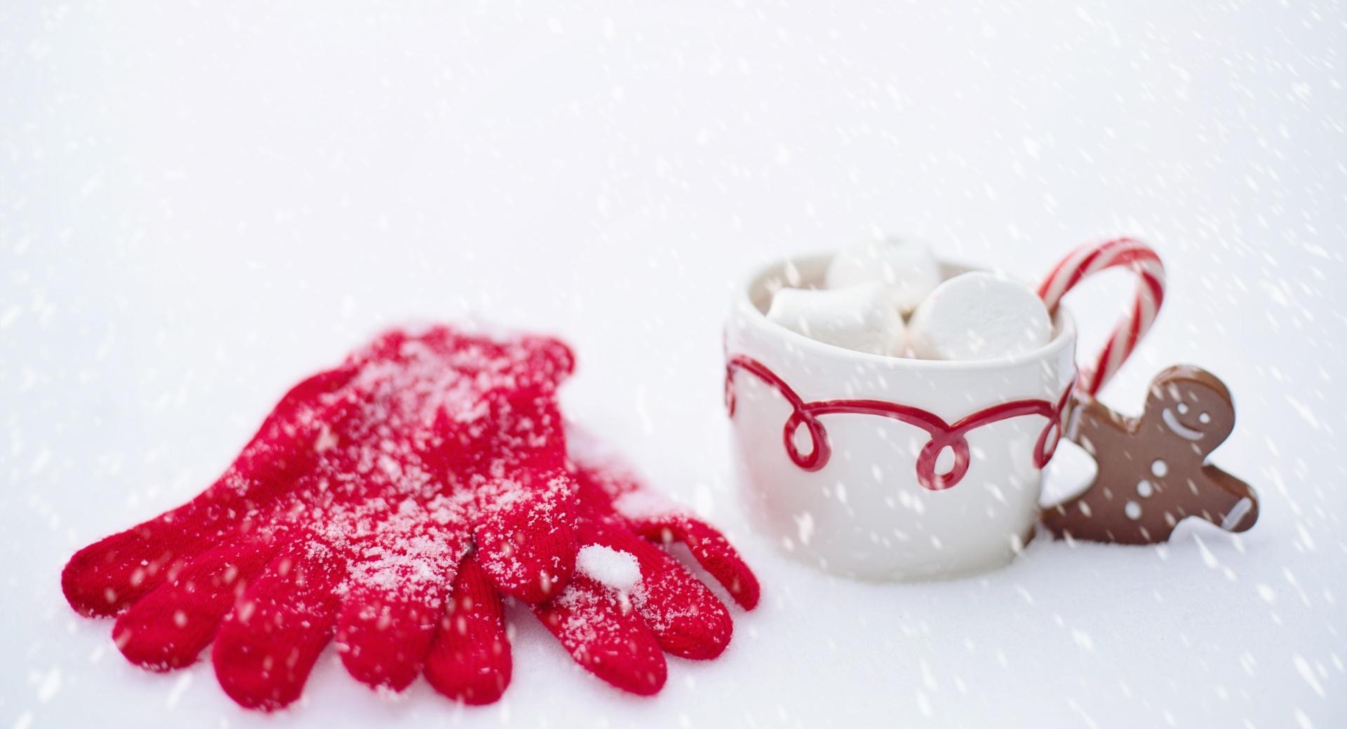 Red Gloves, Hot Chocolate Cup, Snow, Winter wallpapers HD quality