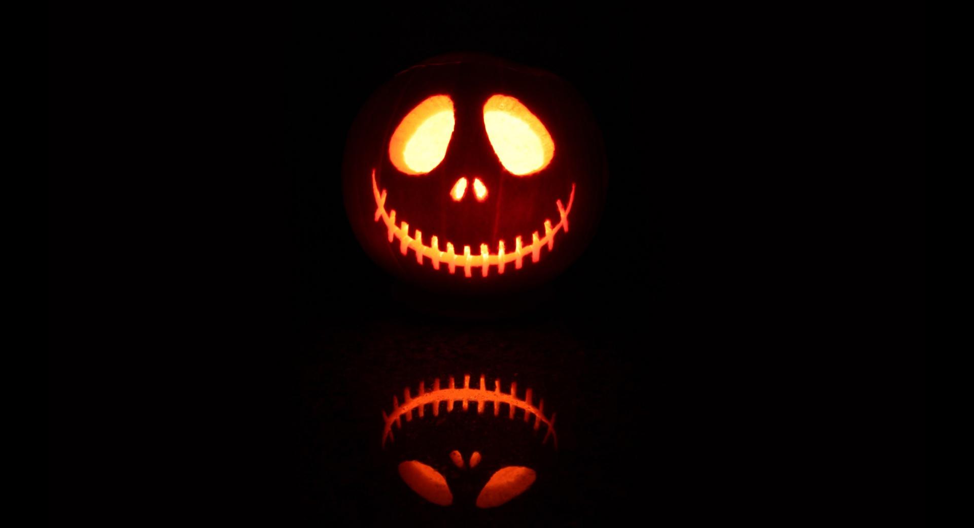 Scary Jack O Lantern at 320 x 480 iPhone size wallpapers HD quality