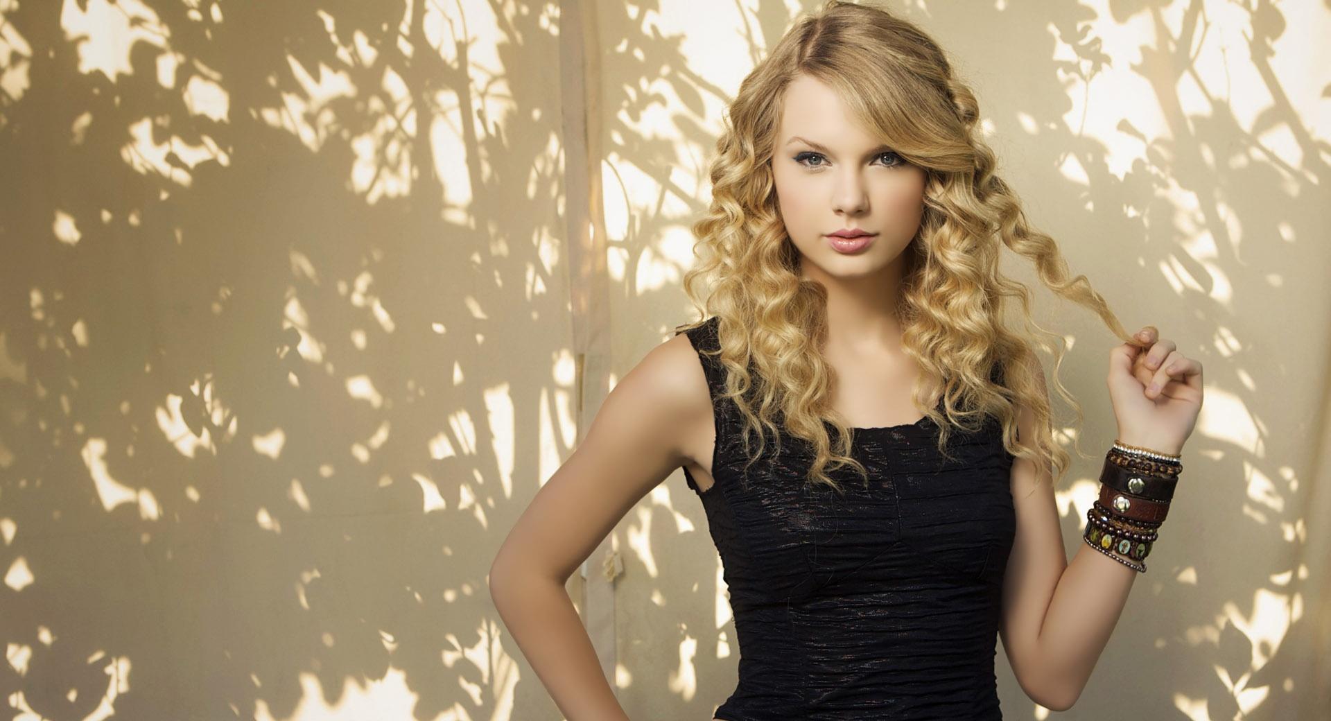 Taylor Alison Swift at 1600 x 1200 size wallpapers HD quality