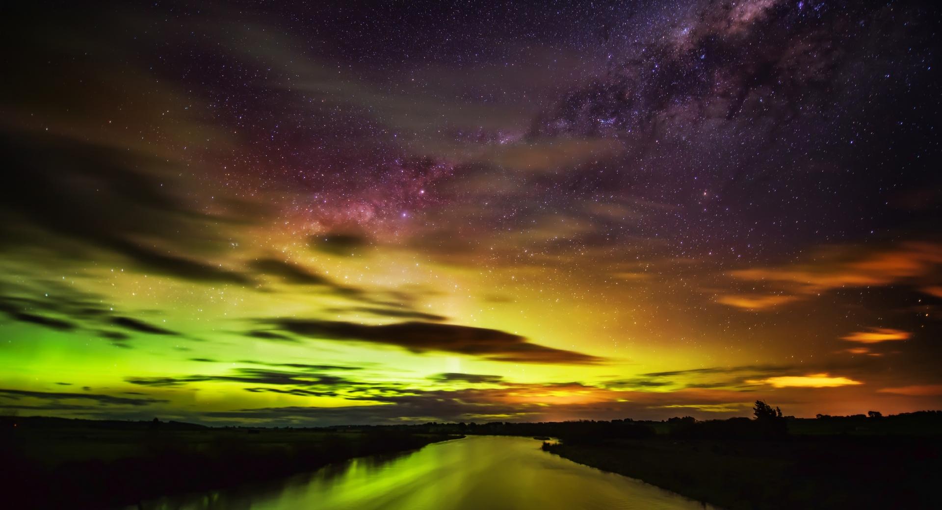 The Southern Lights in New Zealand at 640 x 1136 iPhone 5 size wallpapers HD quality