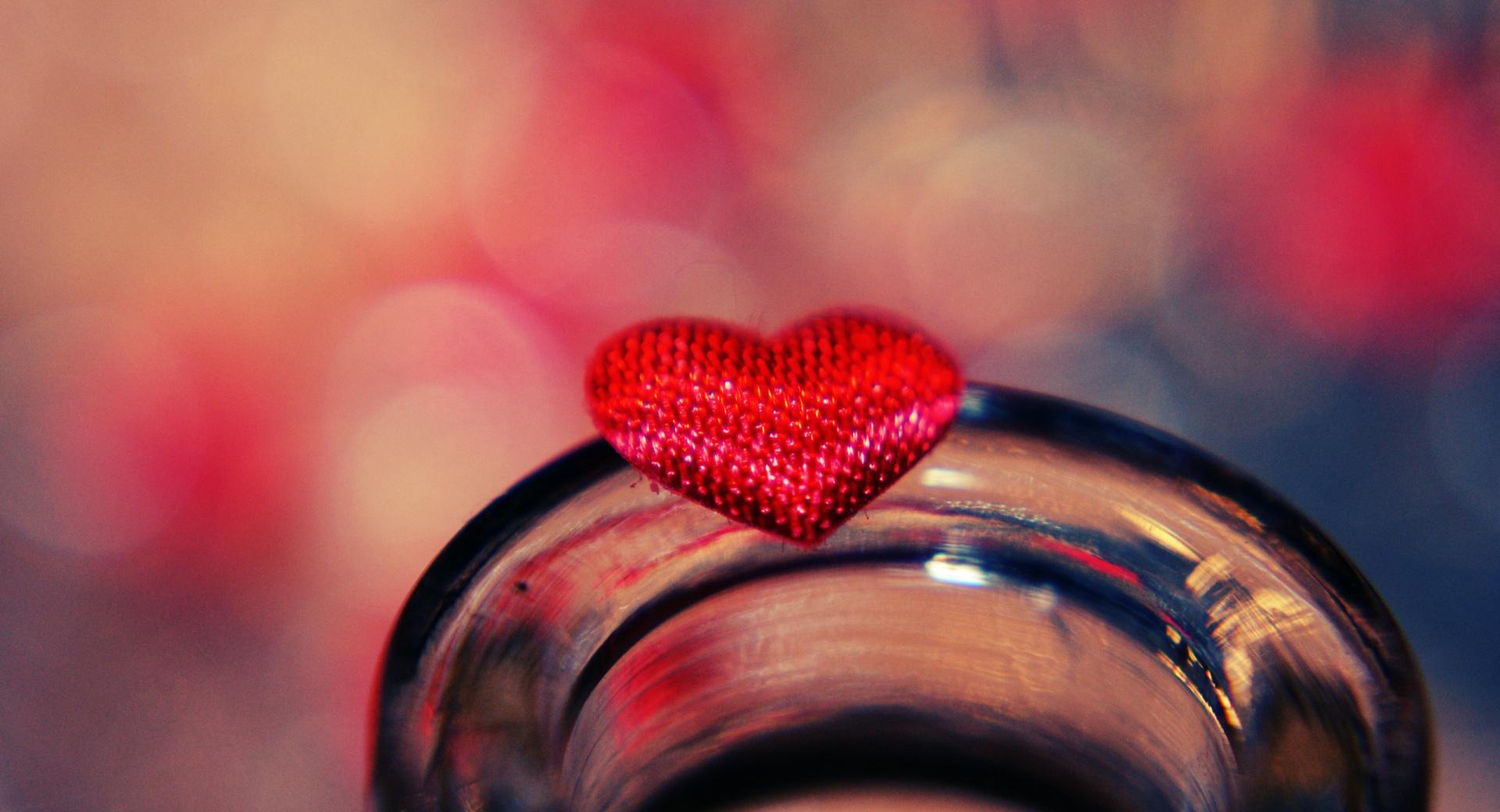 Valentine Heart at 640 x 960 iPhone 4 size wallpapers HD quality