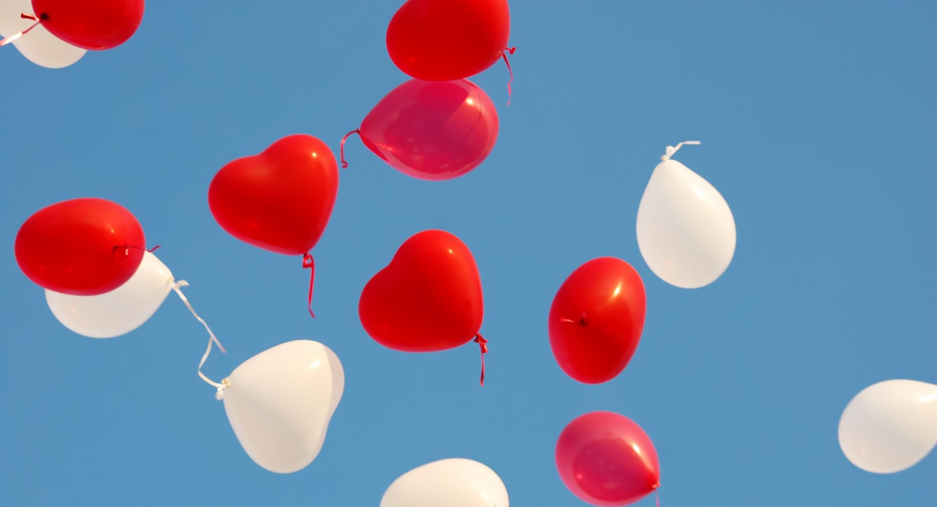 Valentines Day Heart Balloons at 320 x 480 iPhone size wallpapers HD quality