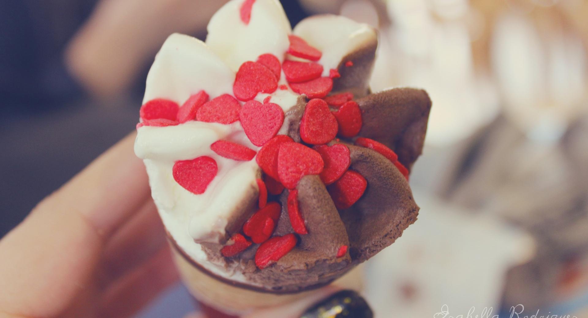 Valentines Day Ice Cream at 750 x 1334 iPhone 6 size wallpapers HD quality
