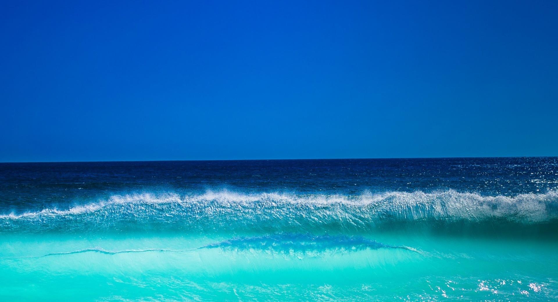 Wave Sky Ocean at 1600 x 1200 size wallpapers HD quality