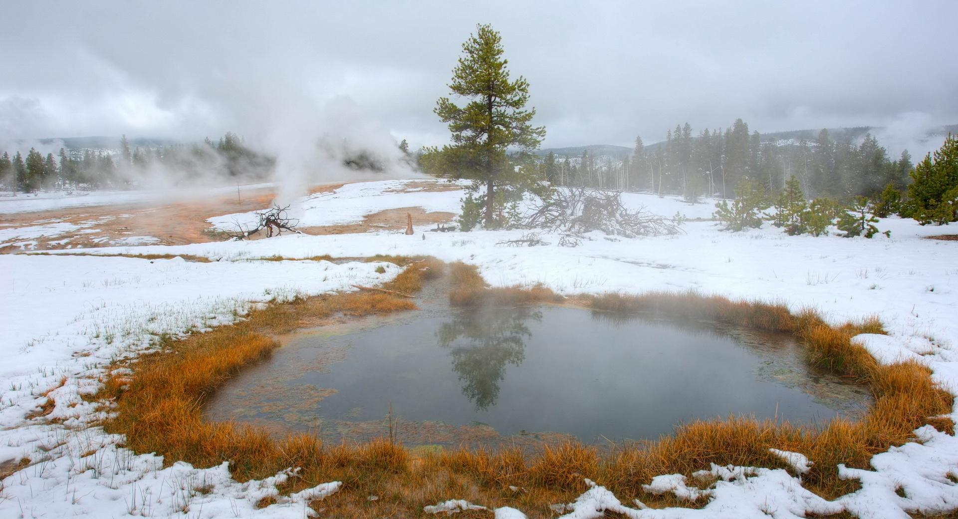 Yellowstone Hot Lakes at 640 x 1136 iPhone 5 size wallpapers HD quality
