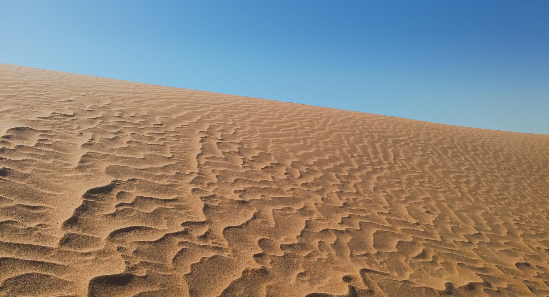 Algerian Desert at 2048 x 2048 iPad size wallpapers HD quality