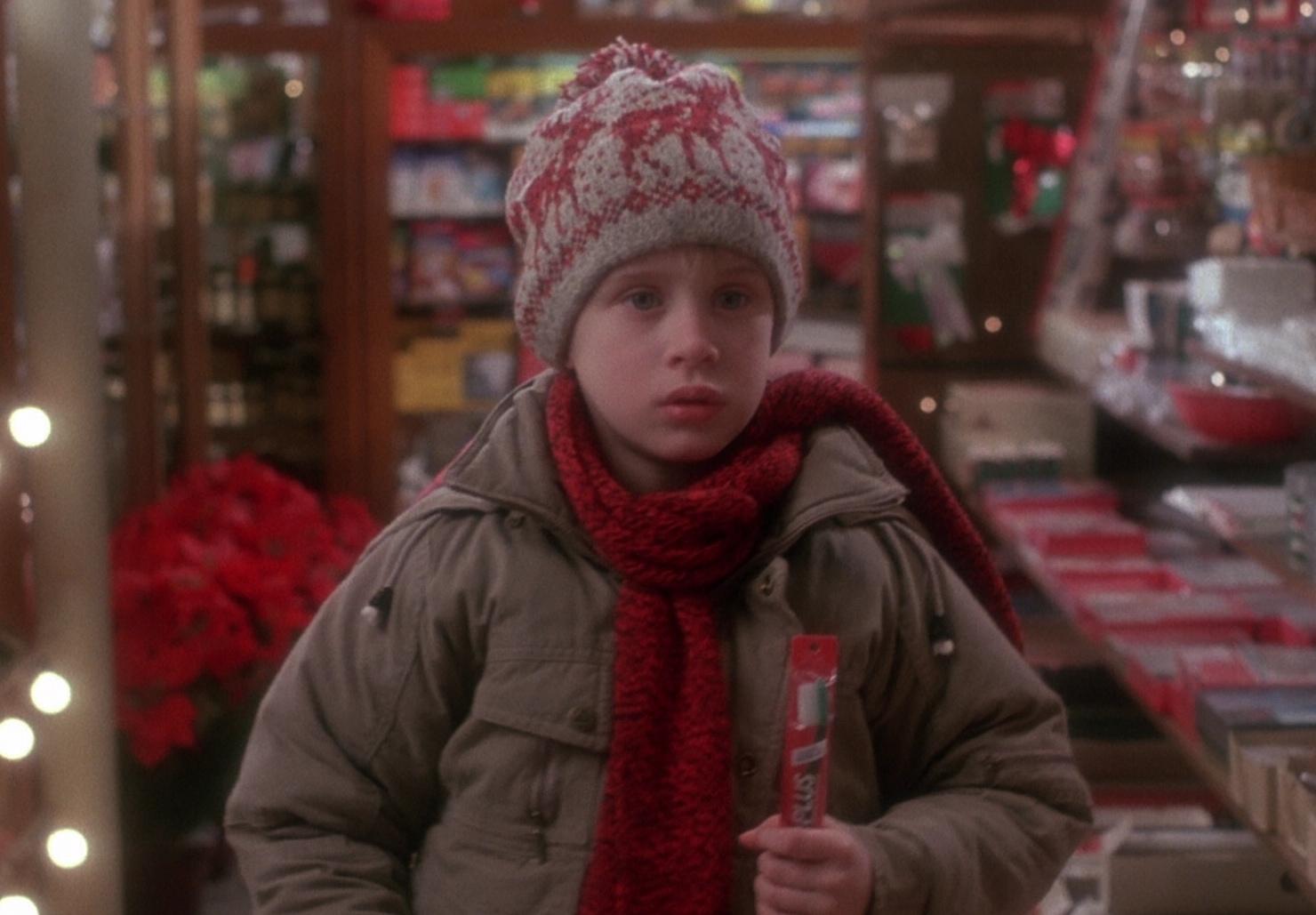 Home Alone at 1600 x 1200 size wallpapers HD quality
