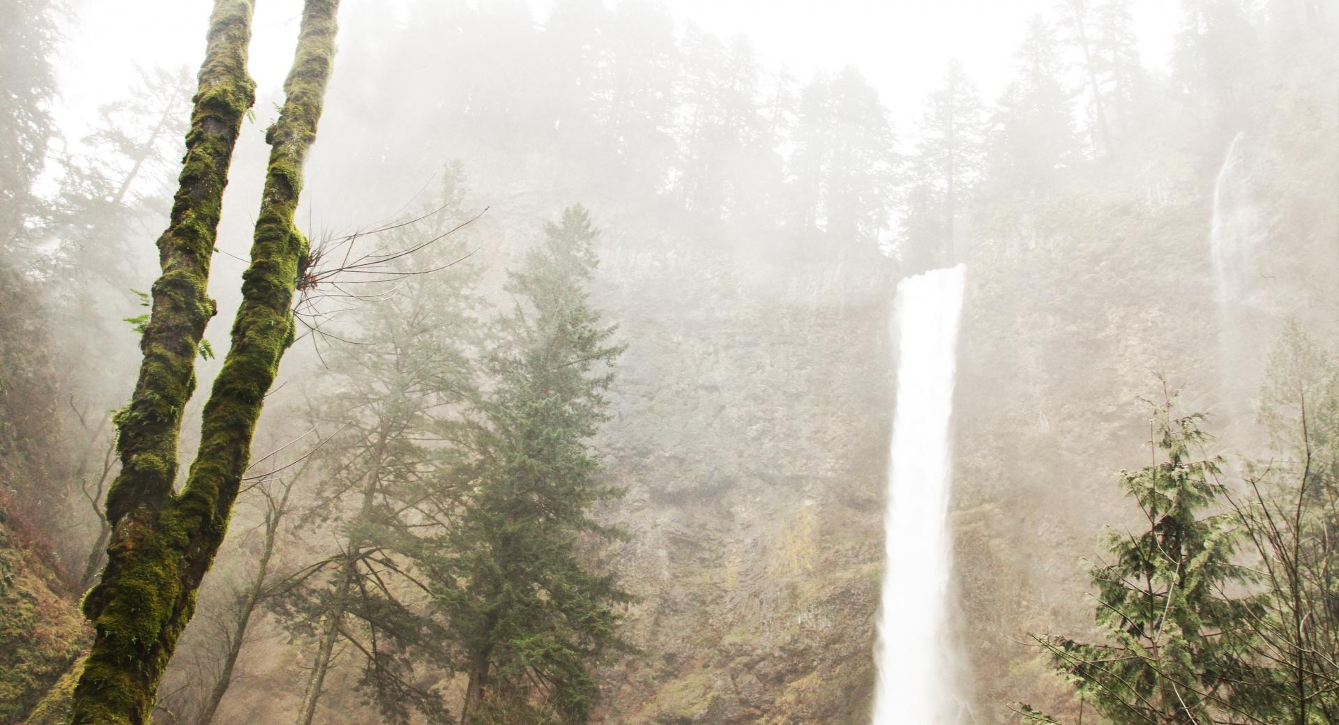 Multnomah Falls at 1152 x 864 size wallpapers HD quality