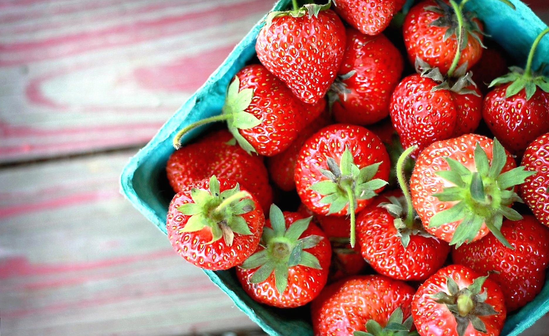 A cup of strawberries at 640 x 1136 iPhone 5 size wallpapers HD quality