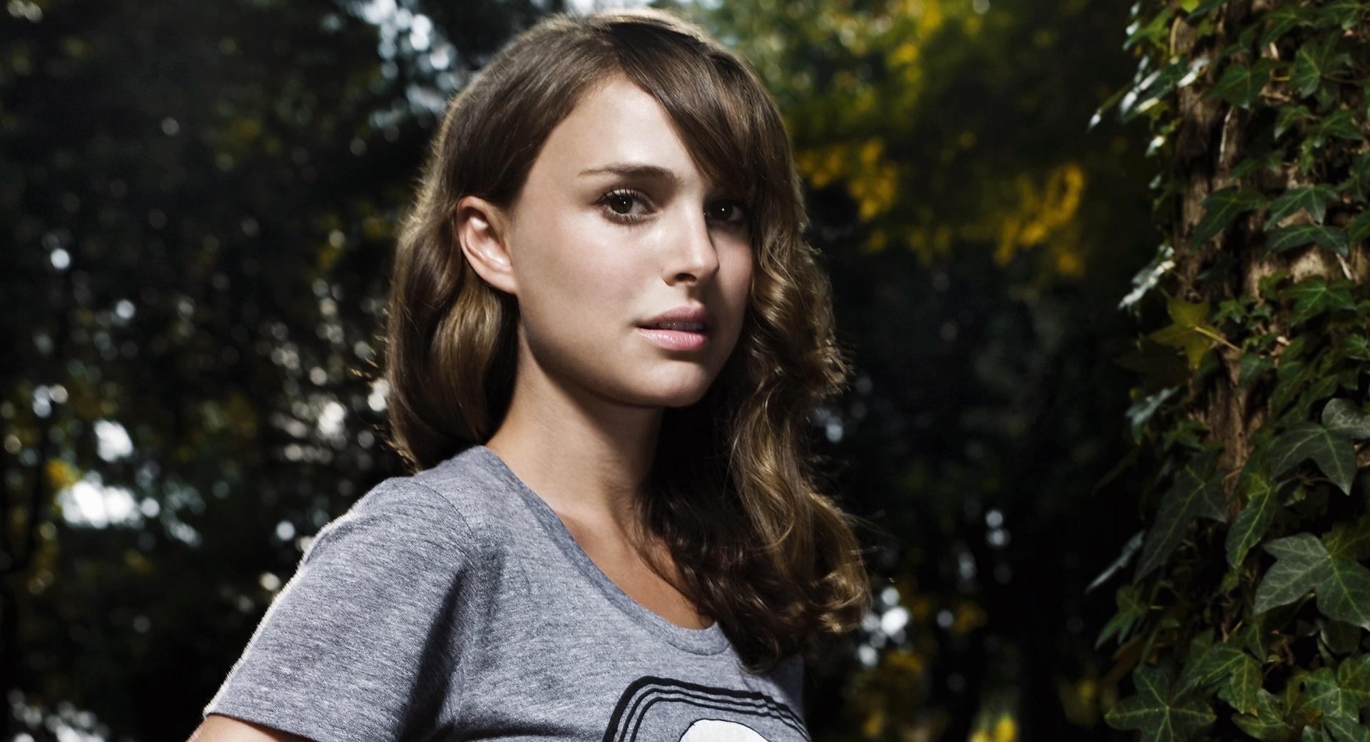 Actress Natalie Portman at 750 x 1334 iPhone 6 size wallpapers HD quality