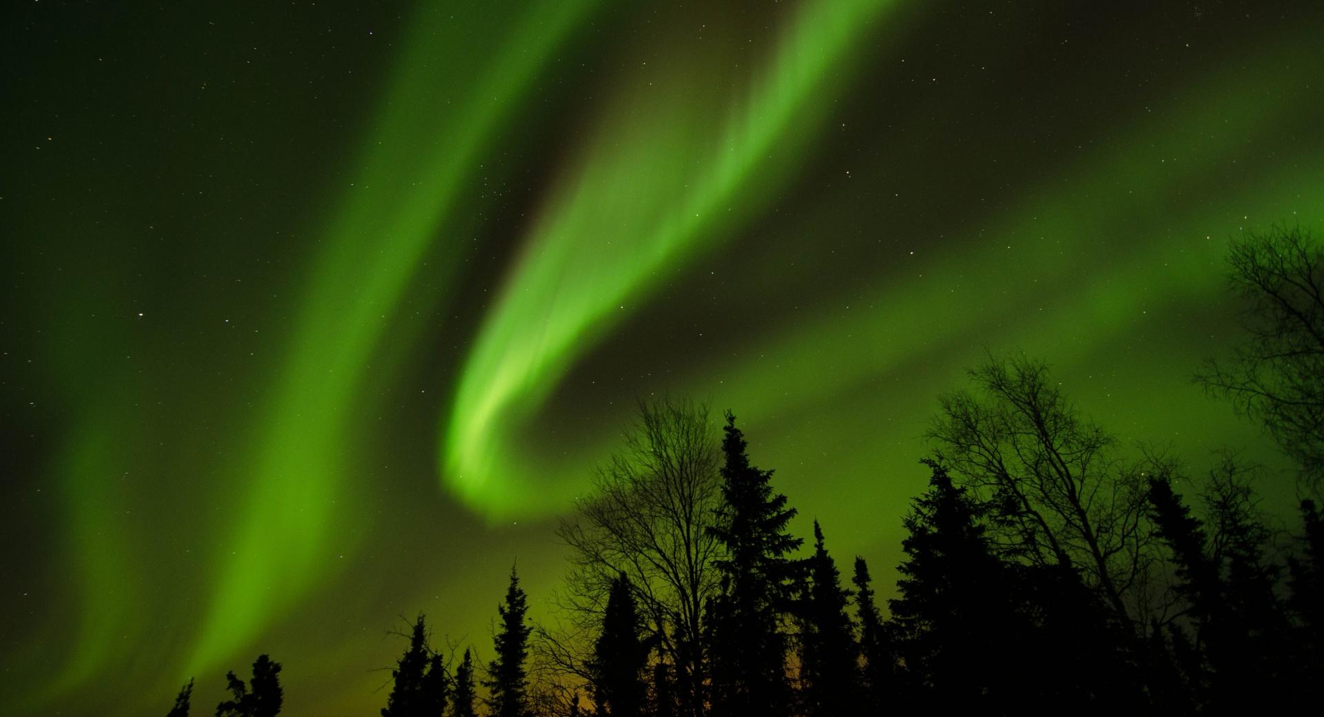 Aurora Borealis - Alaska at 320 x 480 iPhone size wallpapers HD quality