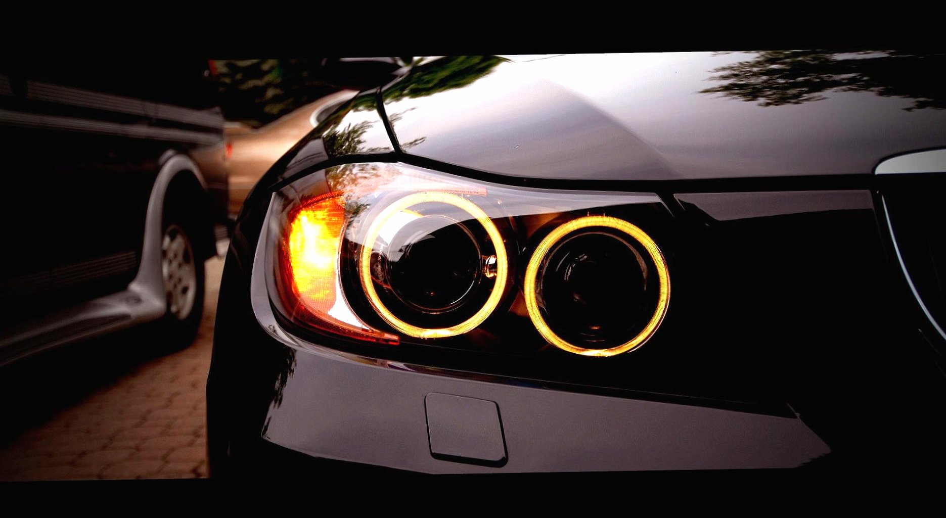 Bmw lights xenon at 640 x 960 iPhone 4 size wallpapers HD quality
