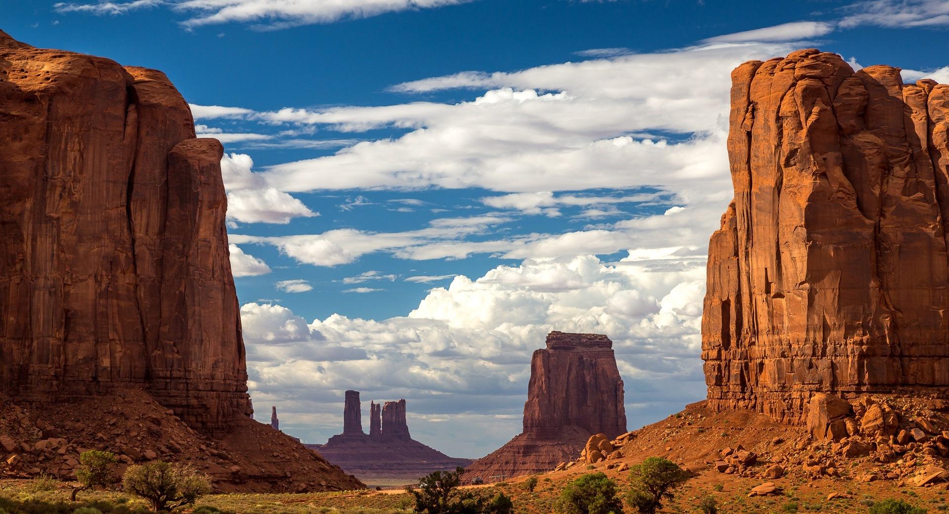 Monument Valley USA Rocks at 320 x 480 iPhone size wallpapers HD quality