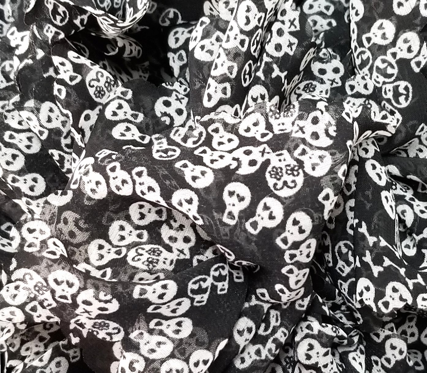 Skull scarf at 1334 x 750 iPhone 7 size wallpapers HD quality