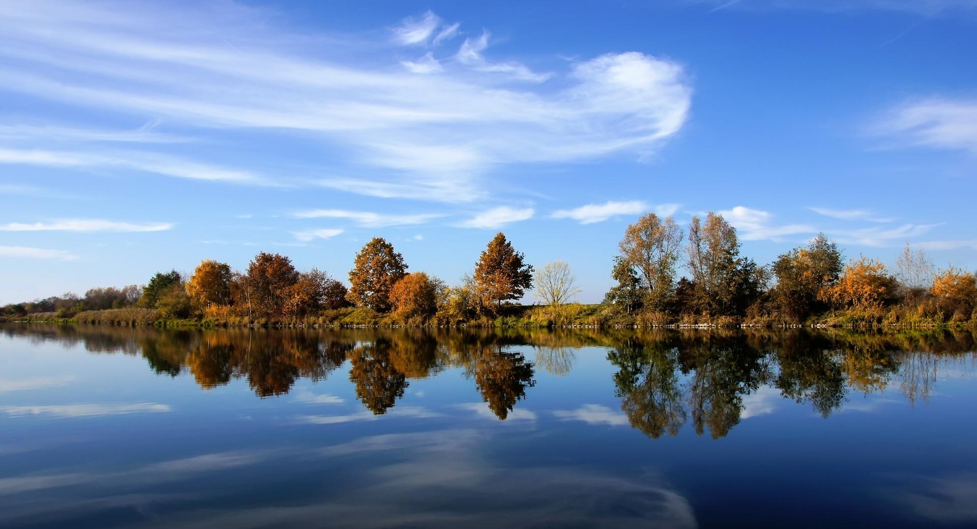 Autumn Lake at 640 x 1136 iPhone 5 size wallpapers HD quality