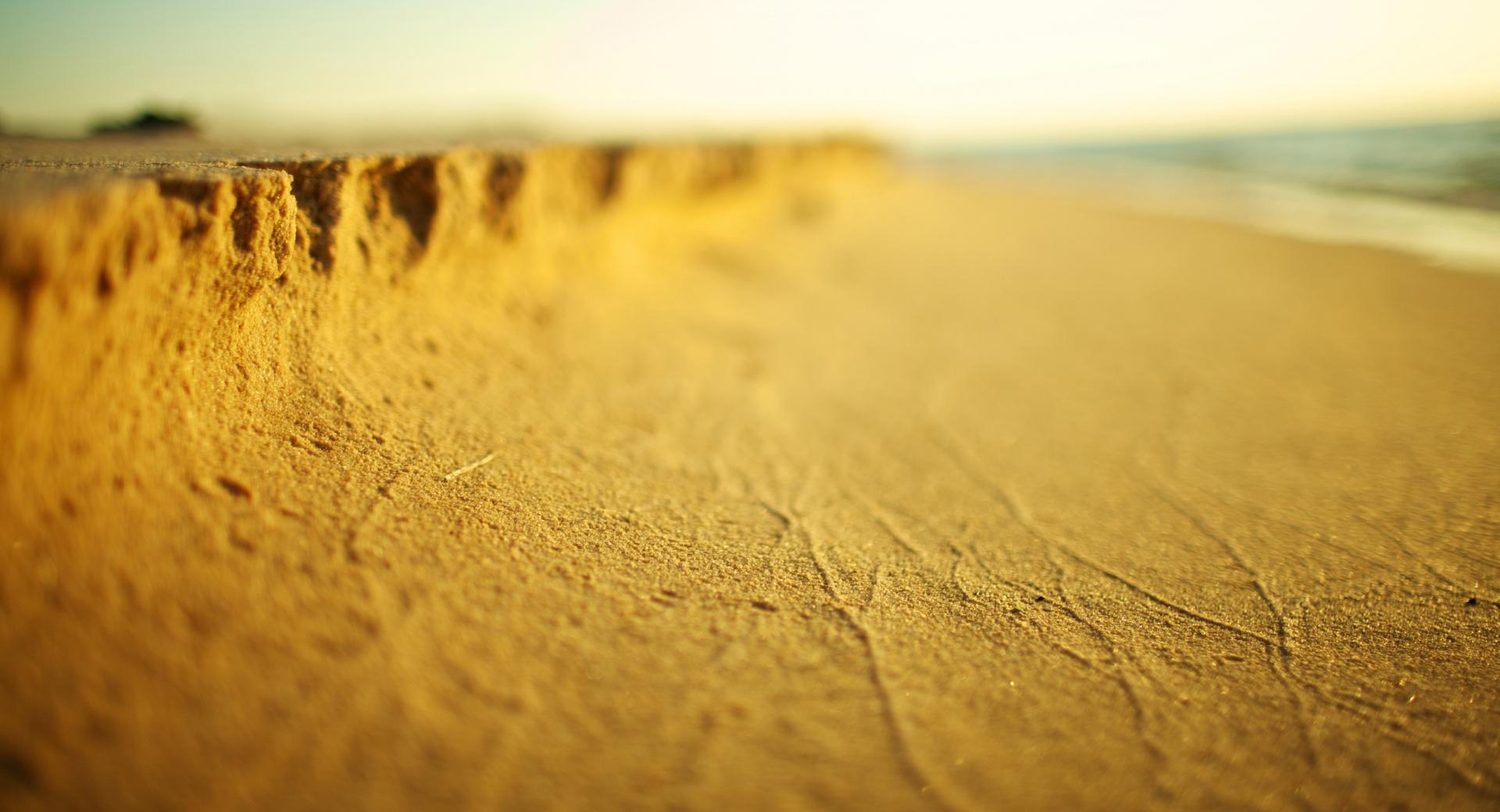 Beach Sand Tilt Shift at 2048 x 2048 iPad size wallpapers HD quality