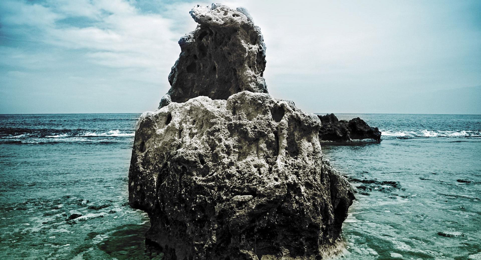 Big Rock Denia Beach Spain at 640 x 1136 iPhone 5 size wallpapers HD quality