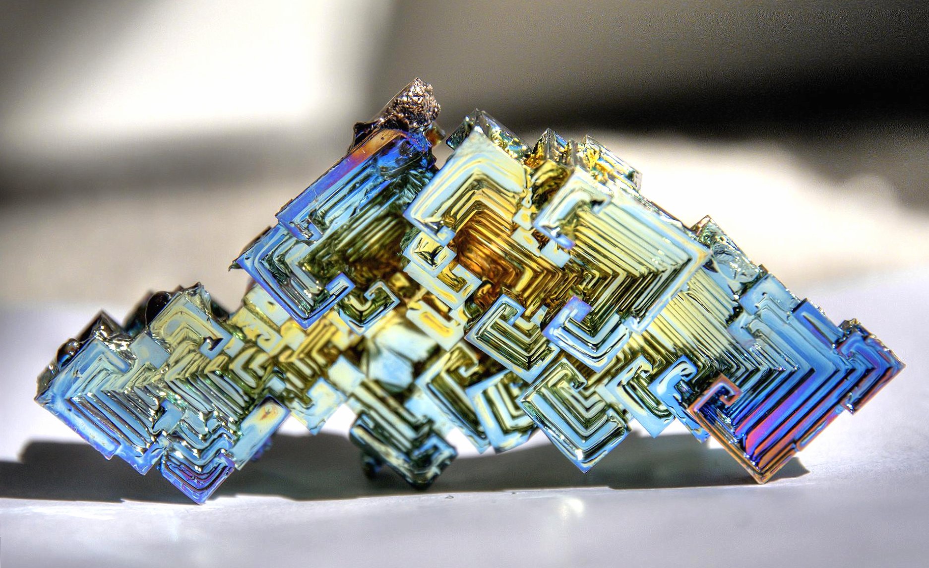 Bismuth crystal mineral at 1600 x 1200 size wallpapers HD quality