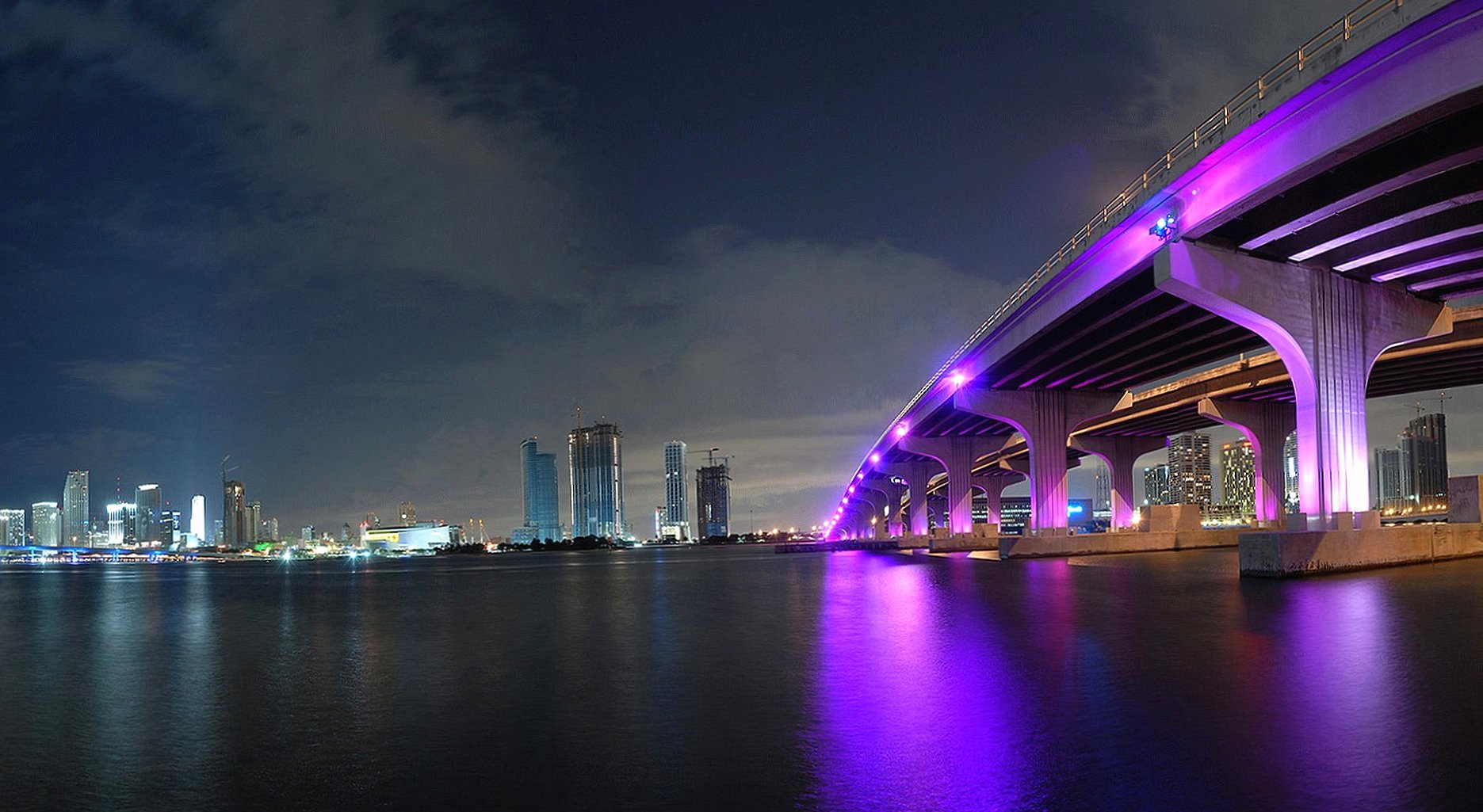 Bridge in miami by night at 1334 x 750 iPhone 7 size wallpapers HD quality