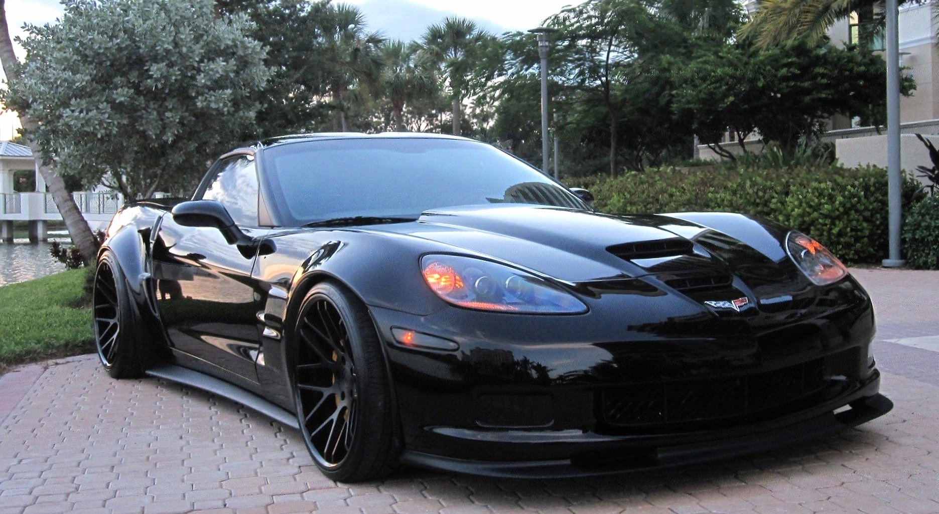 Chevrolet Corvette ZR1 at 1024 x 1024 iPad size wallpapers HD quality