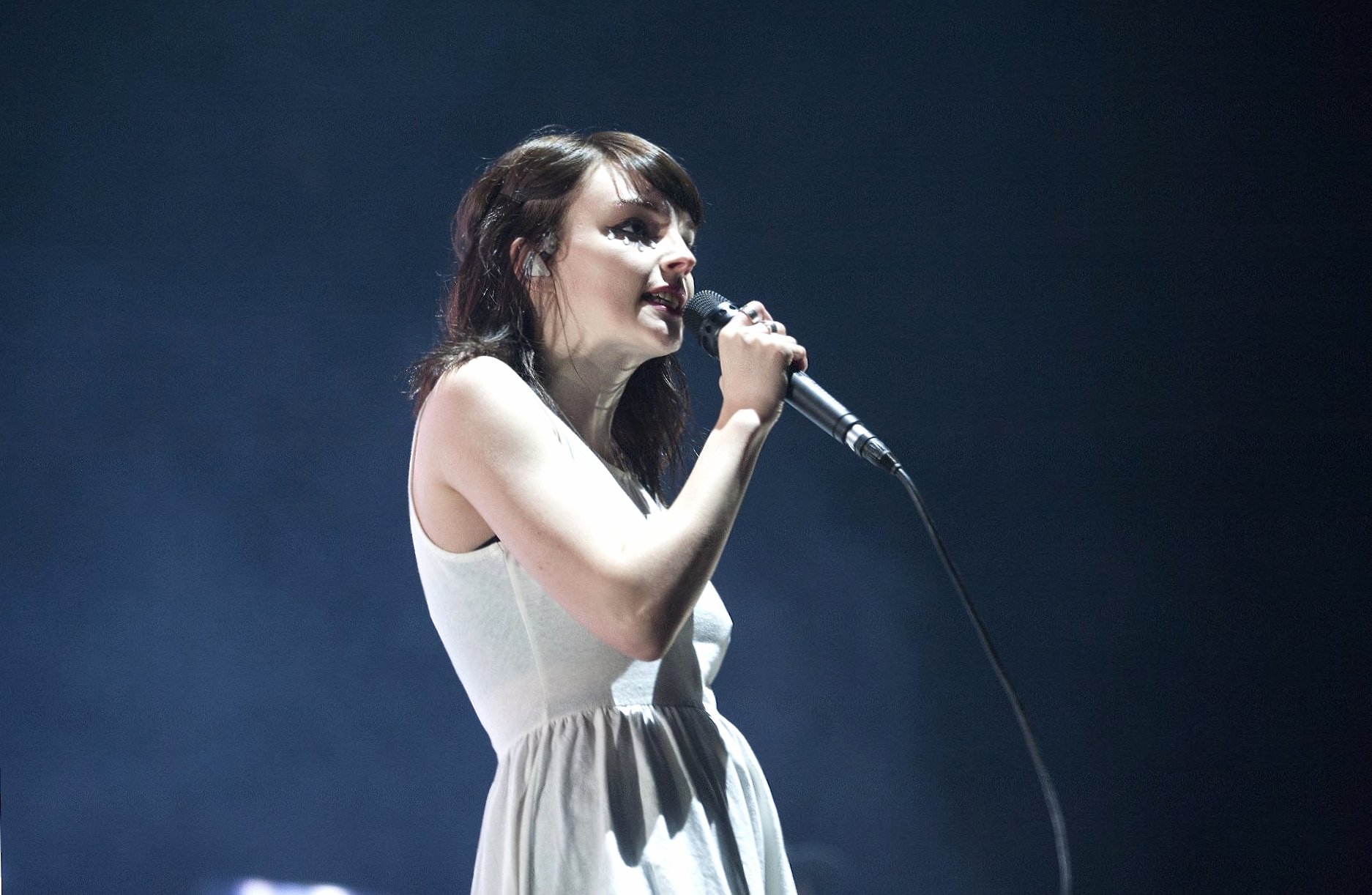 Chvrches at 1152 x 864 size wallpapers HD quality
